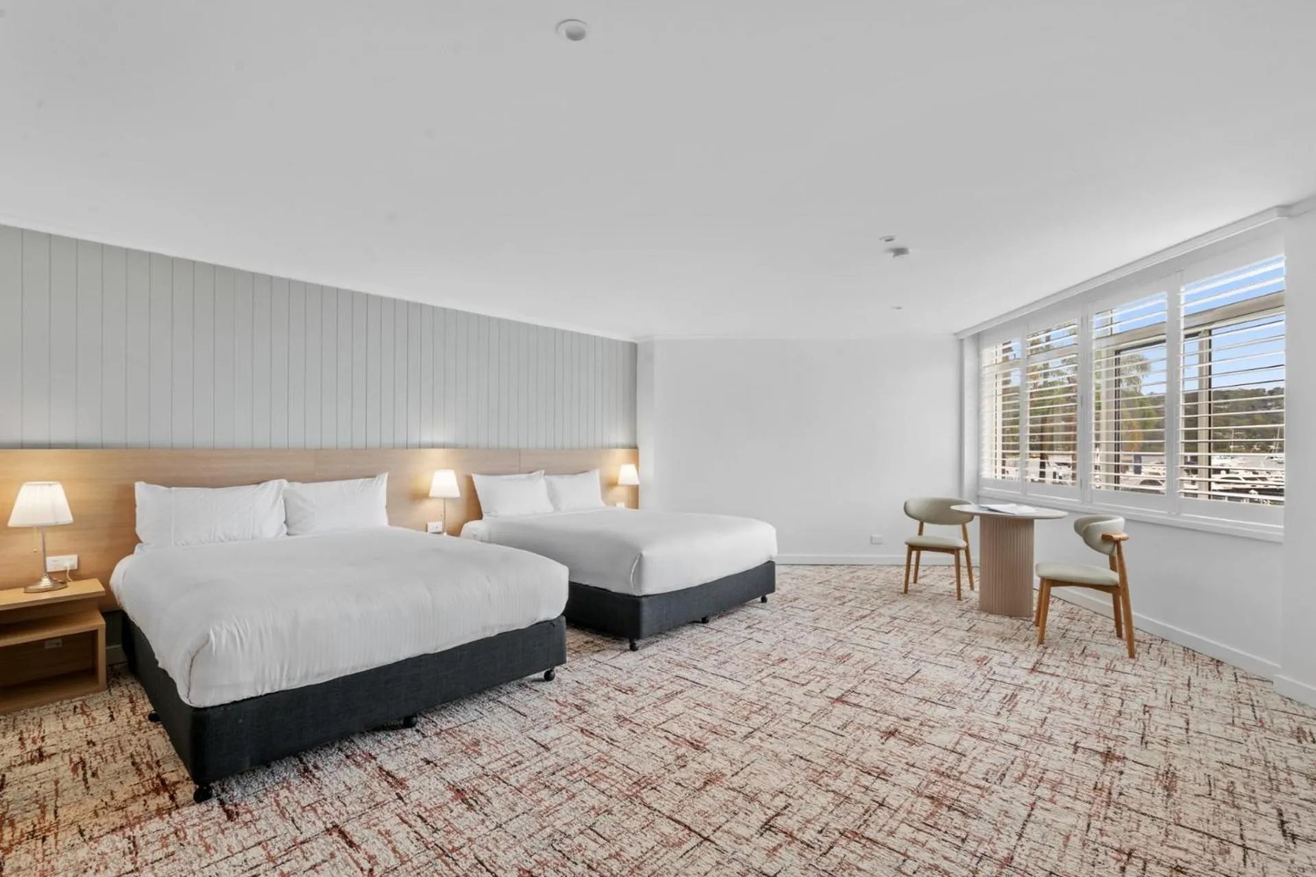 Photo of the whole room, Bed in Silkari Mirage at Newport