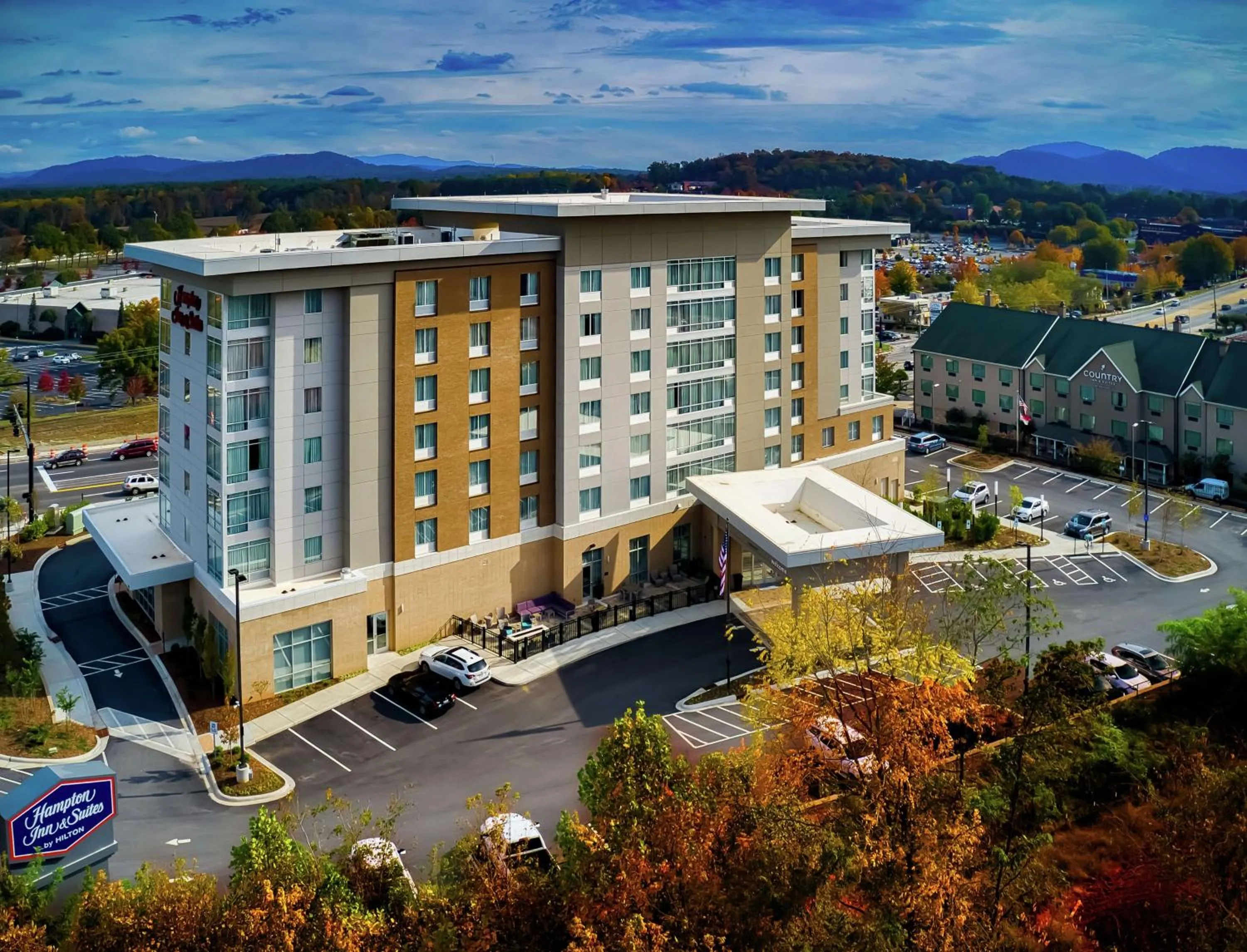 Property building in Hampton Inn & Suites Asheville Biltmore Area