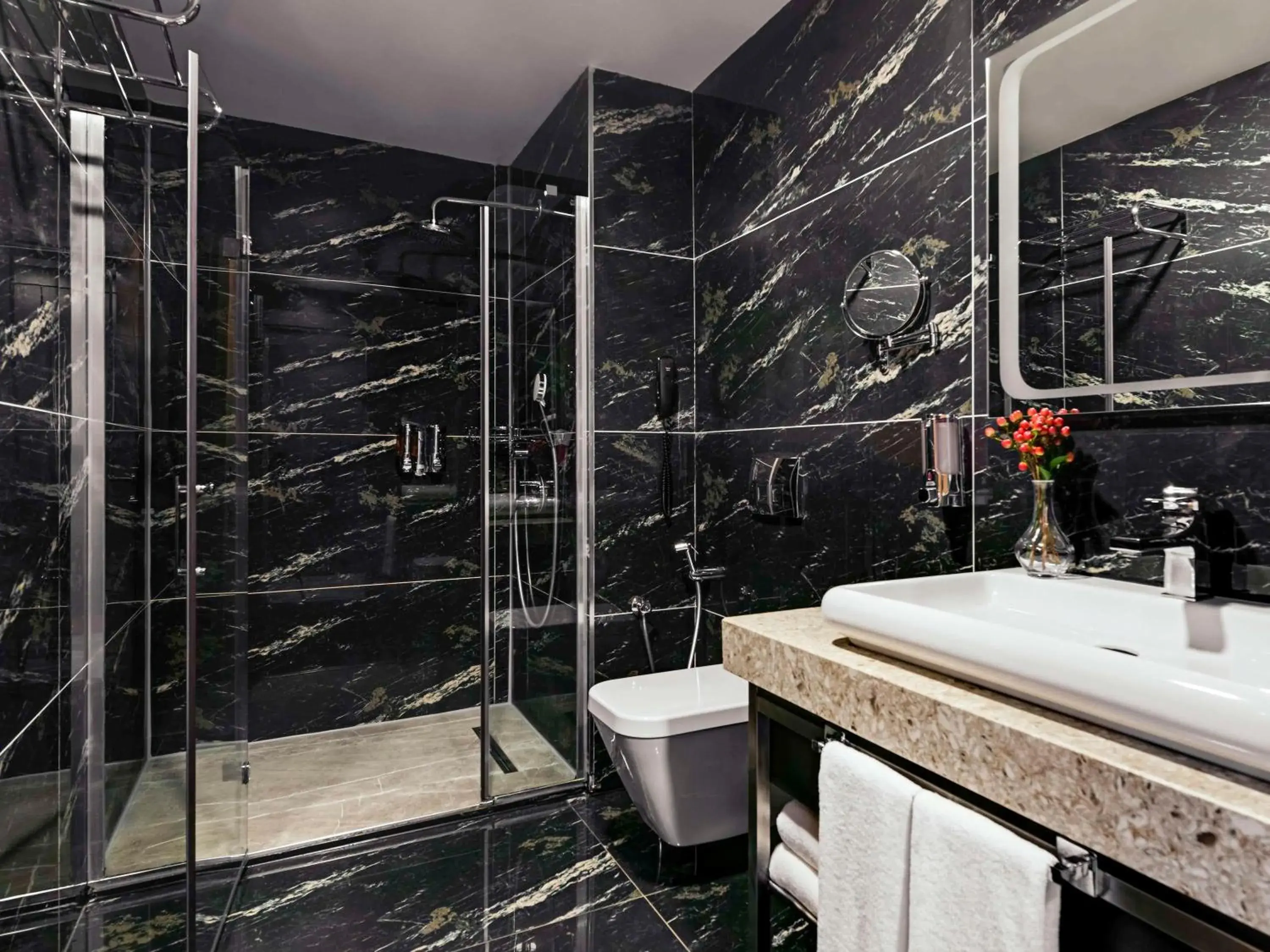 Deluxe Suite with Two Double and One Single Bed in Mövenpick Hotel Trabzon Deluxe Suite with Two Double and One Single Bed in Mövenpick Hotel Trabzon