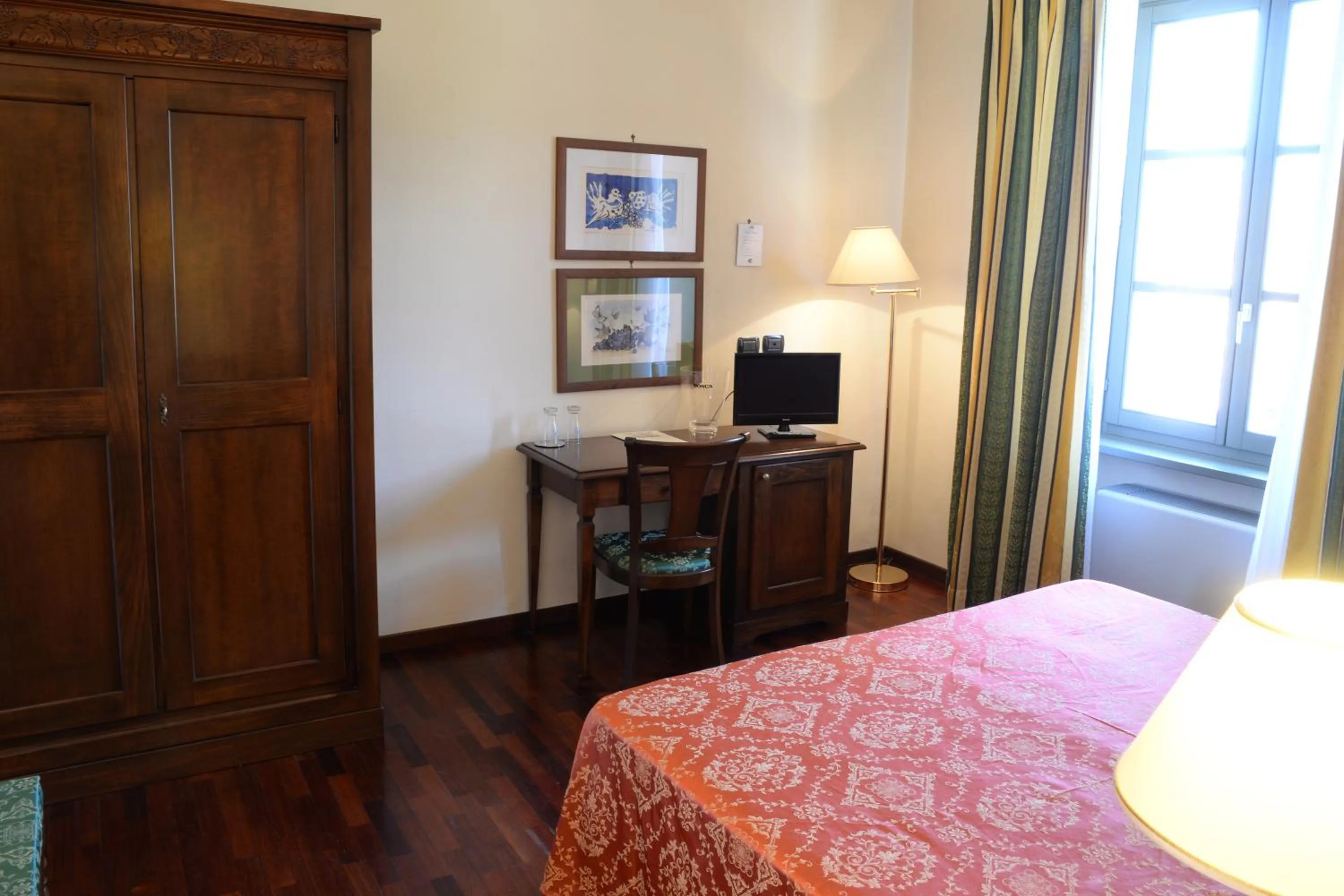 Bed in Villa Chiara Hotel