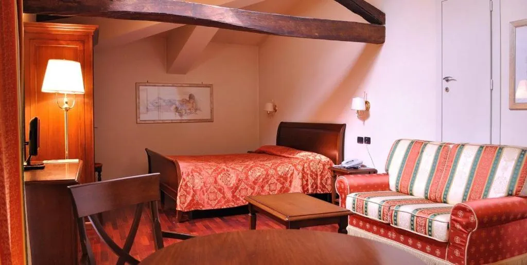 Bed in Villa Chiara Hotel