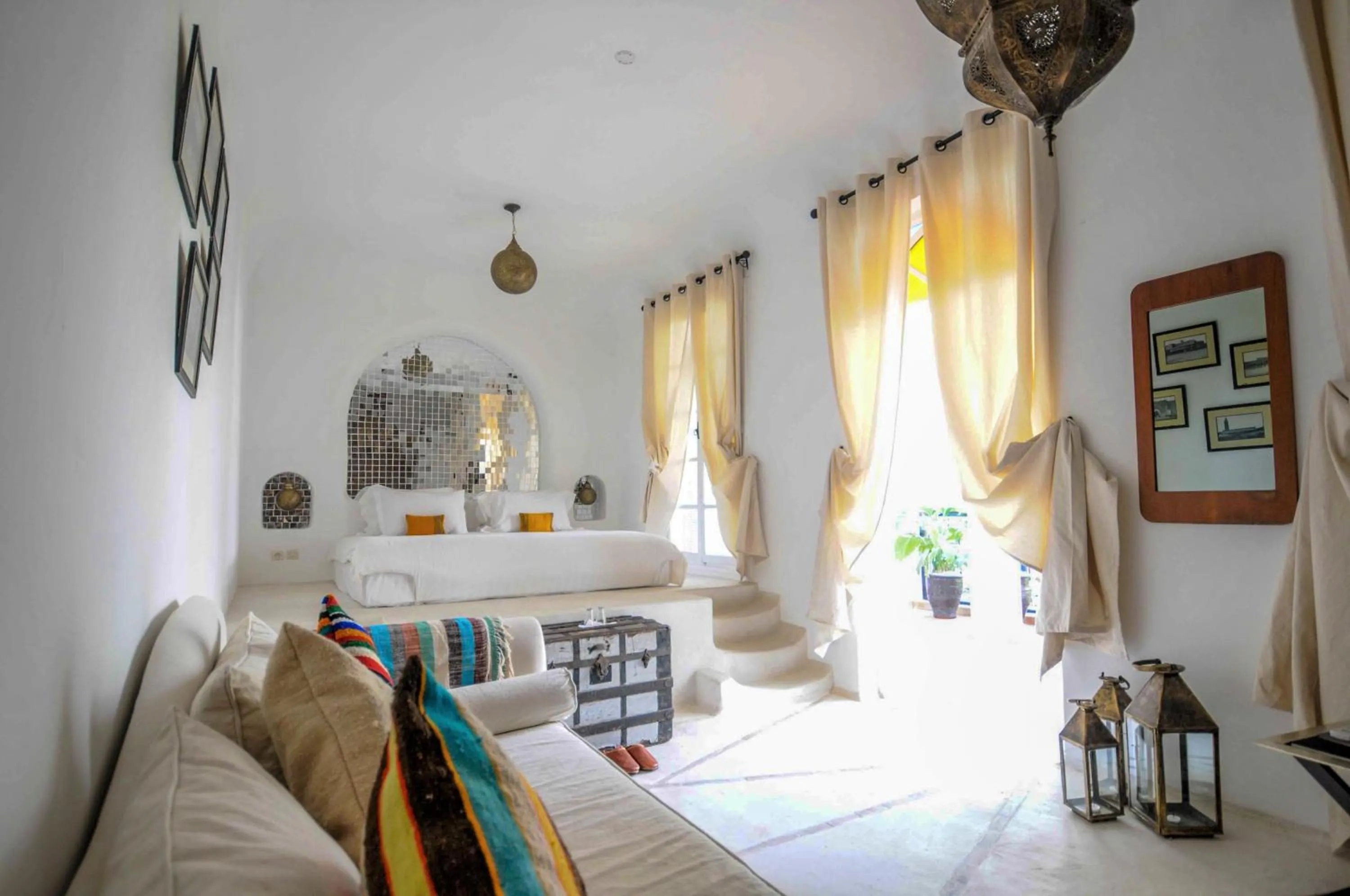 Living room, Bed in Riad Villa Almeria Hotel & Spa