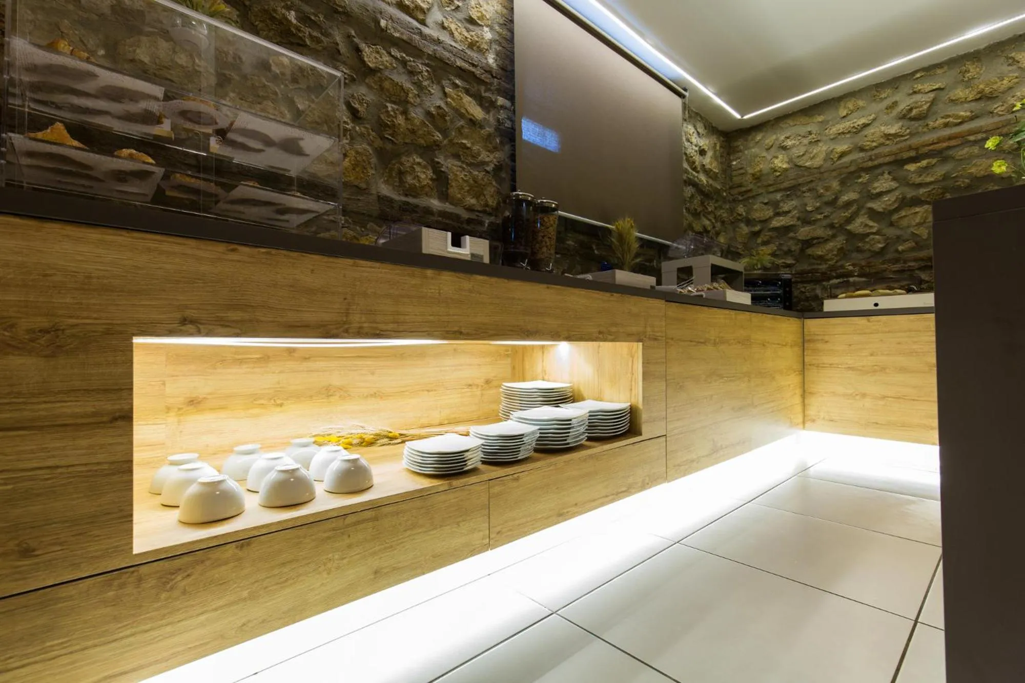 Food and drinks in Plana Hotel