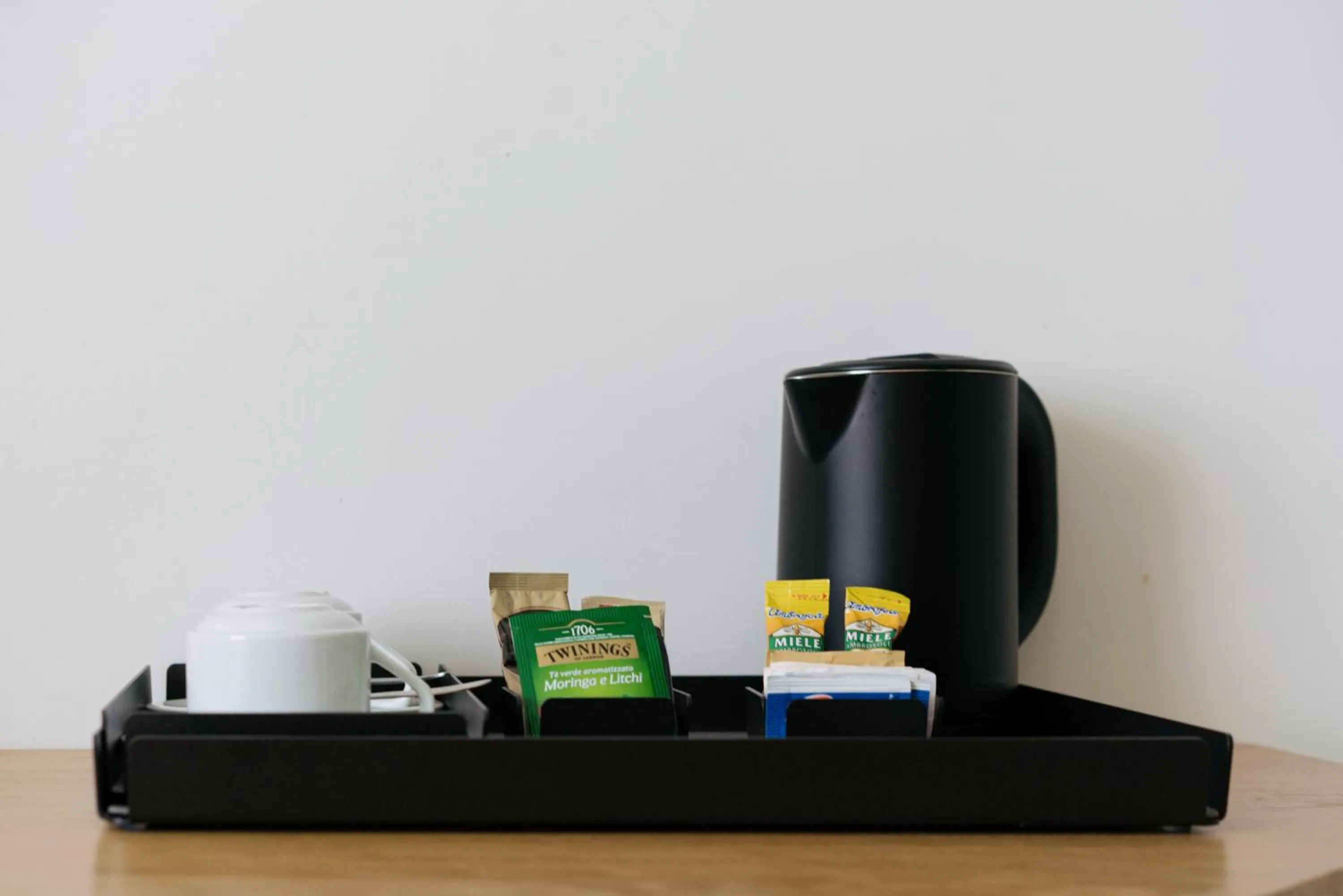 Coffee/tea facilities in Plana Hotel