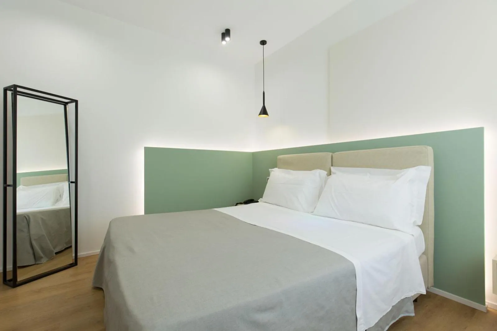 Food and drinks, Bed in Plana Hotel