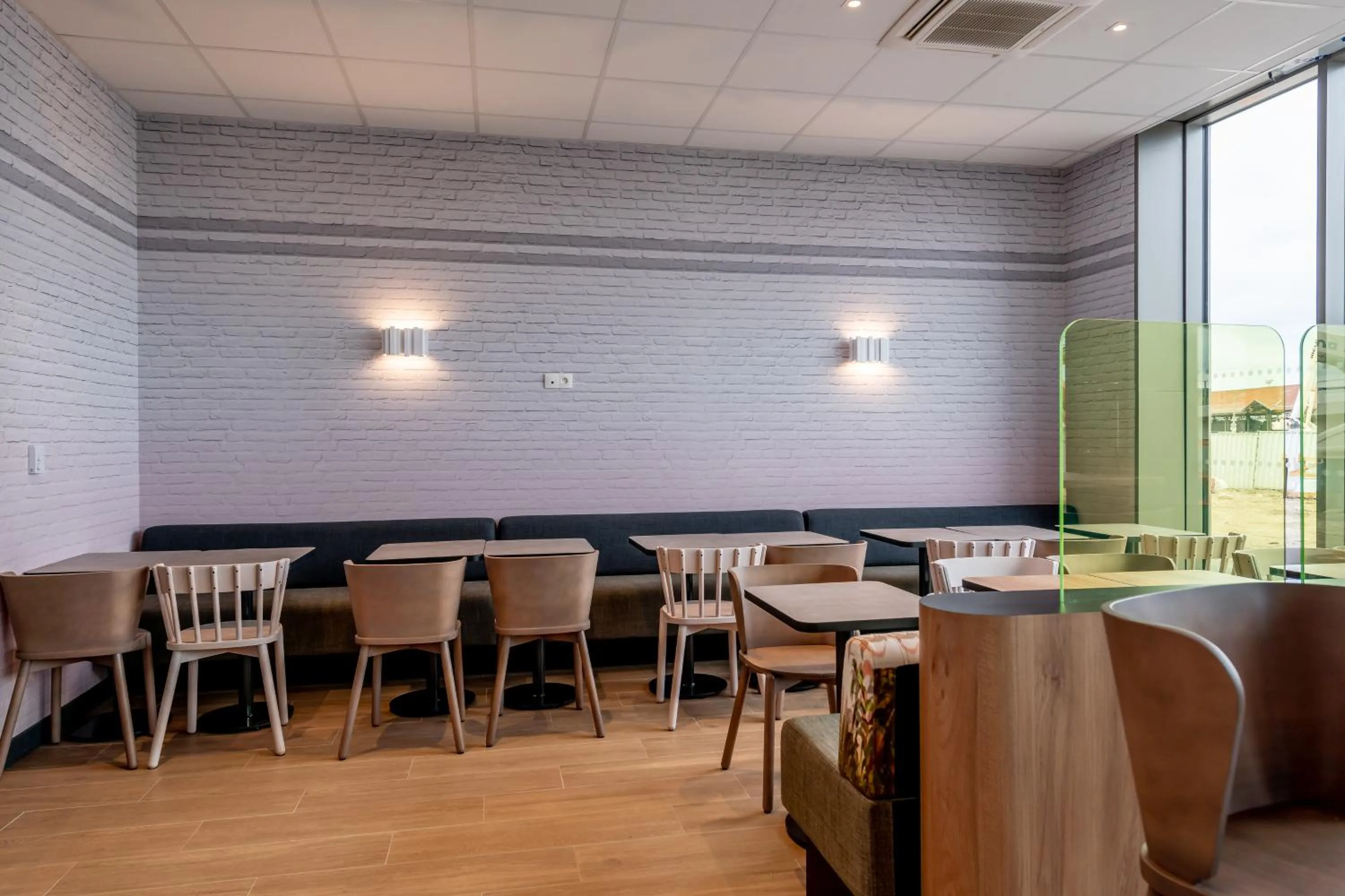 Buffet breakfast in B&B HOTEL Bordeaux Centre Gare Saint-Jean