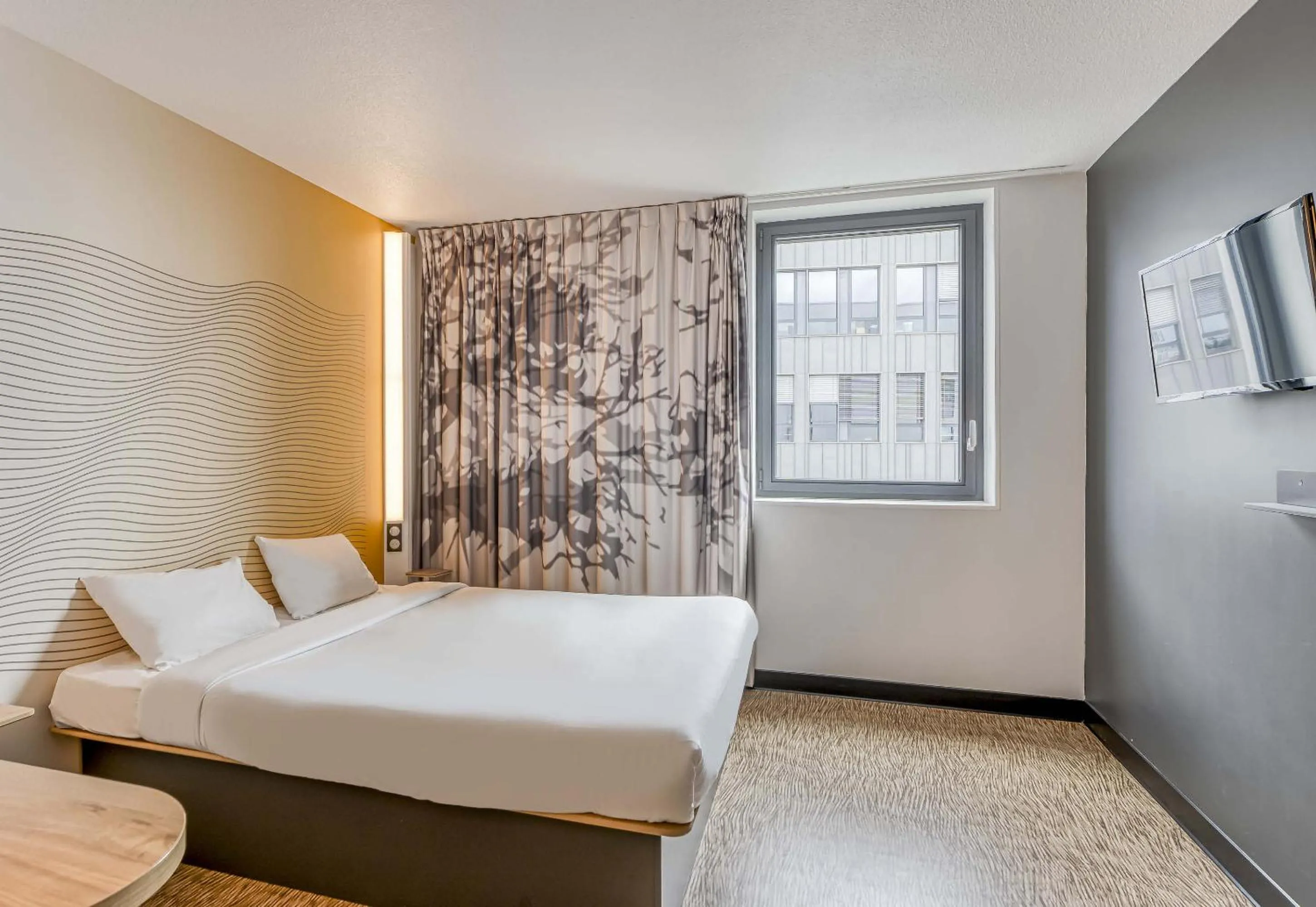 Bedroom, Bed in B&B HOTEL Bordeaux Centre Gare Saint-Jean