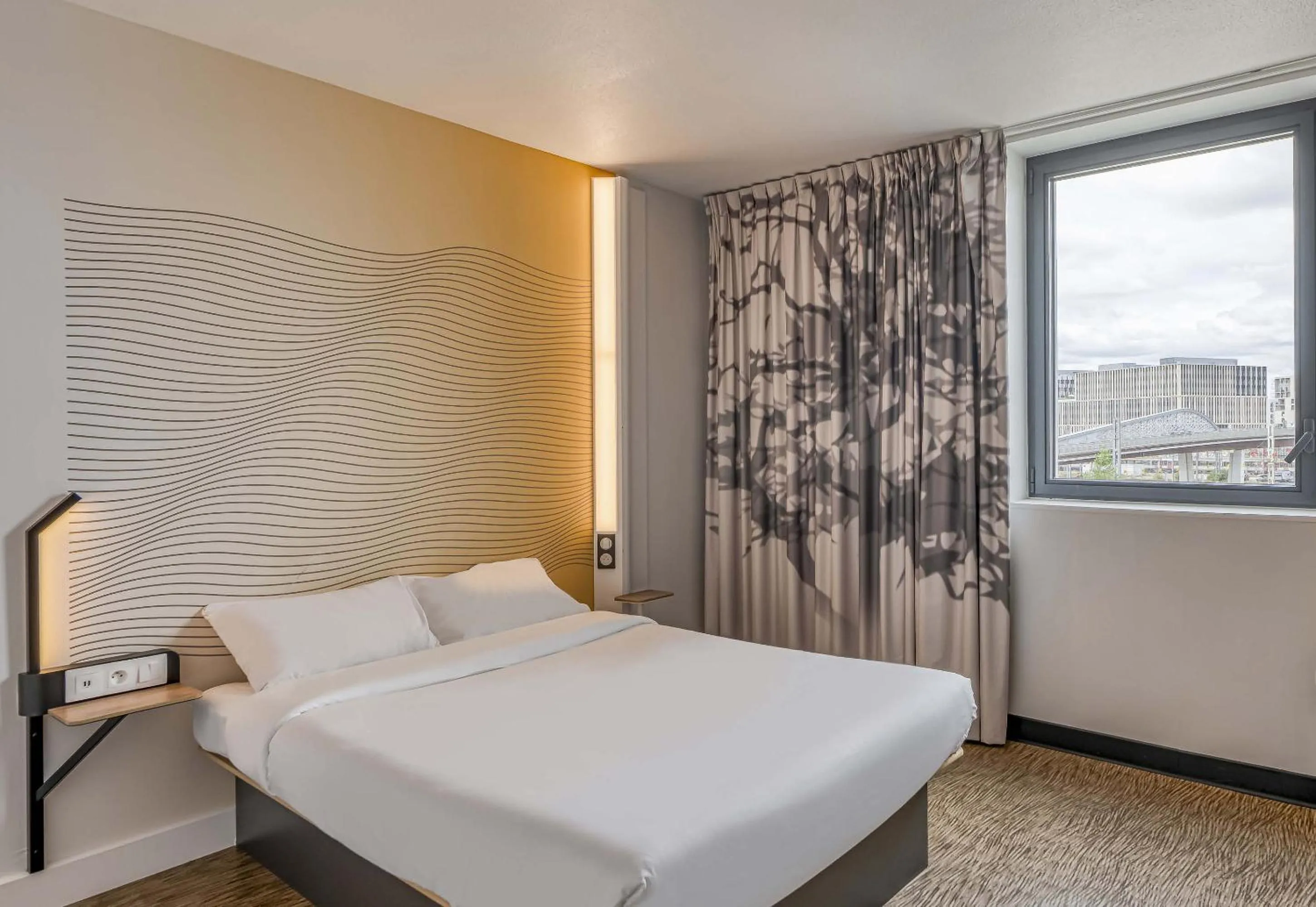 Bedroom, Bed in B&B HOTEL Bordeaux Centre Gare Saint-Jean