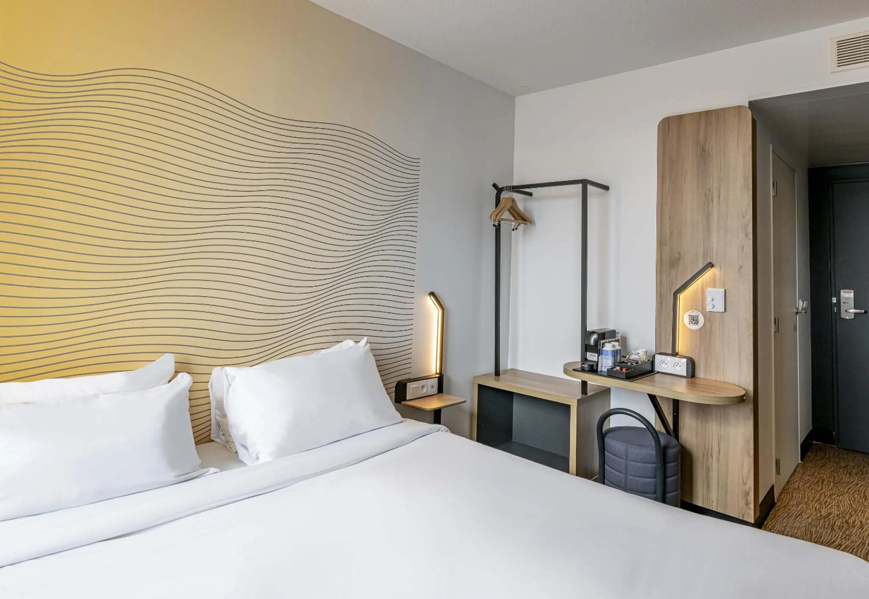 Bedroom, Bed in B&B HOTEL Bordeaux Centre Gare Saint-Jean