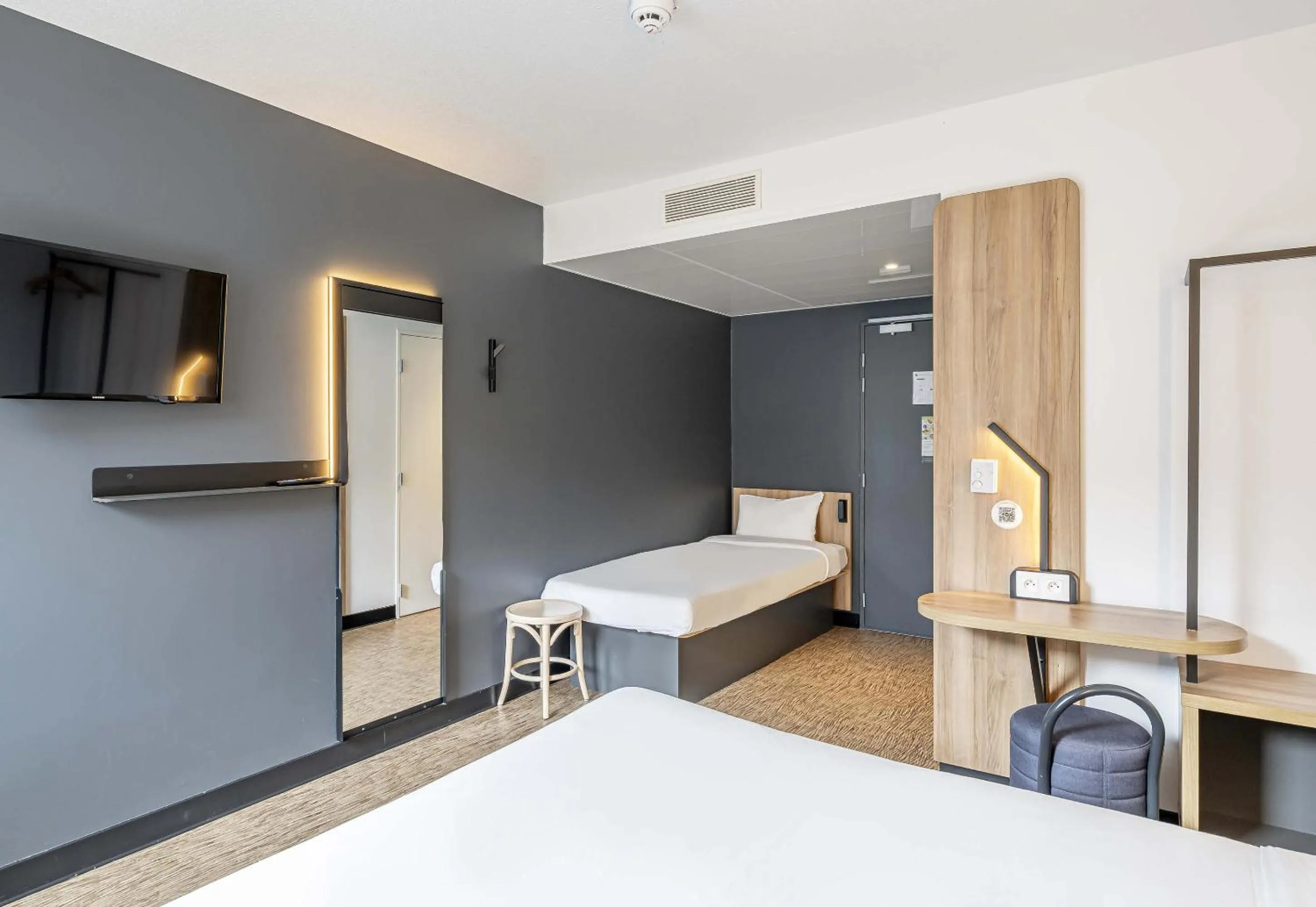 Bedroom, Bed in B&B HOTEL Bordeaux Centre Gare Saint-Jean