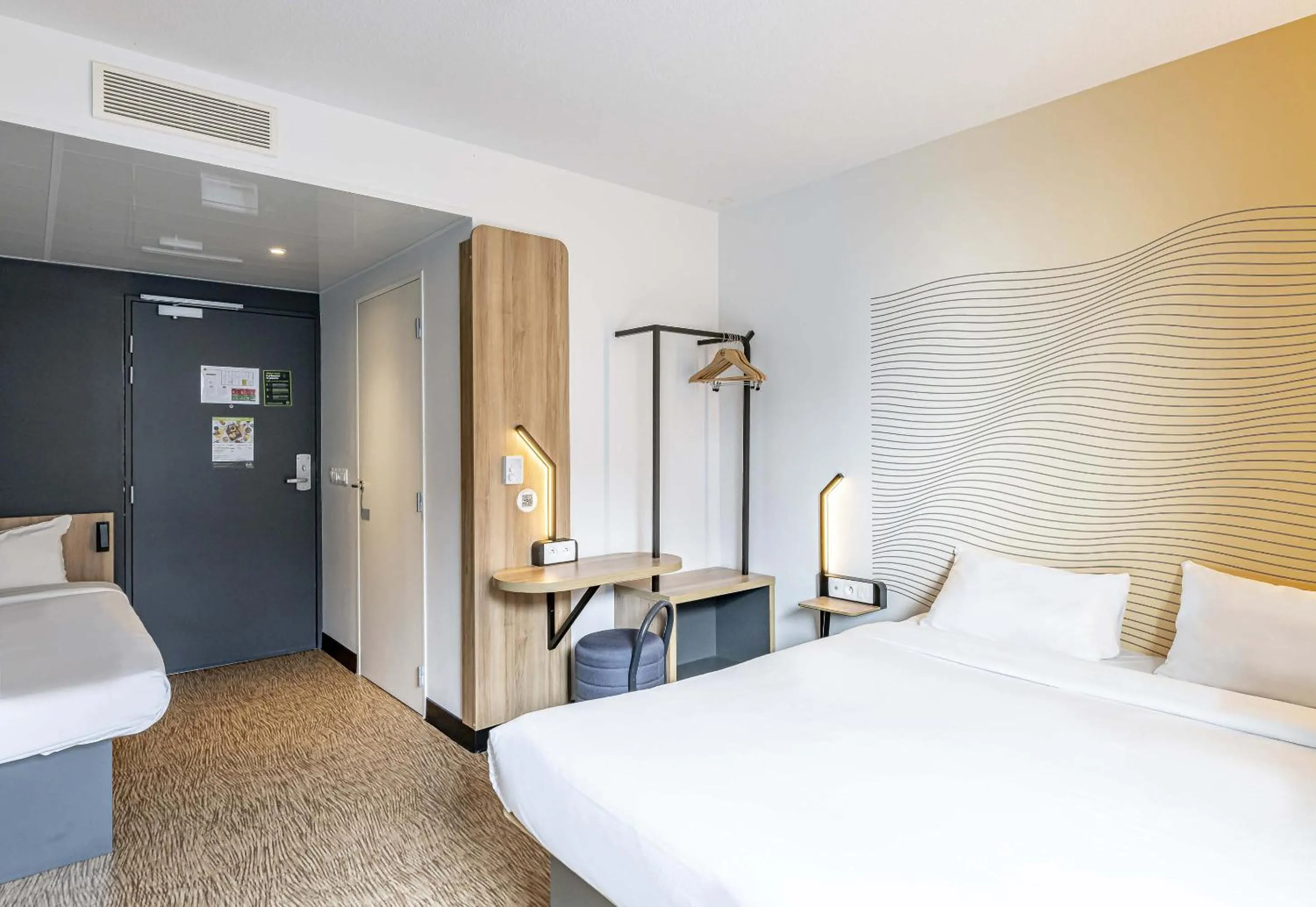 Bedroom, Bed in B&B HOTEL Bordeaux Centre Gare Saint-Jean