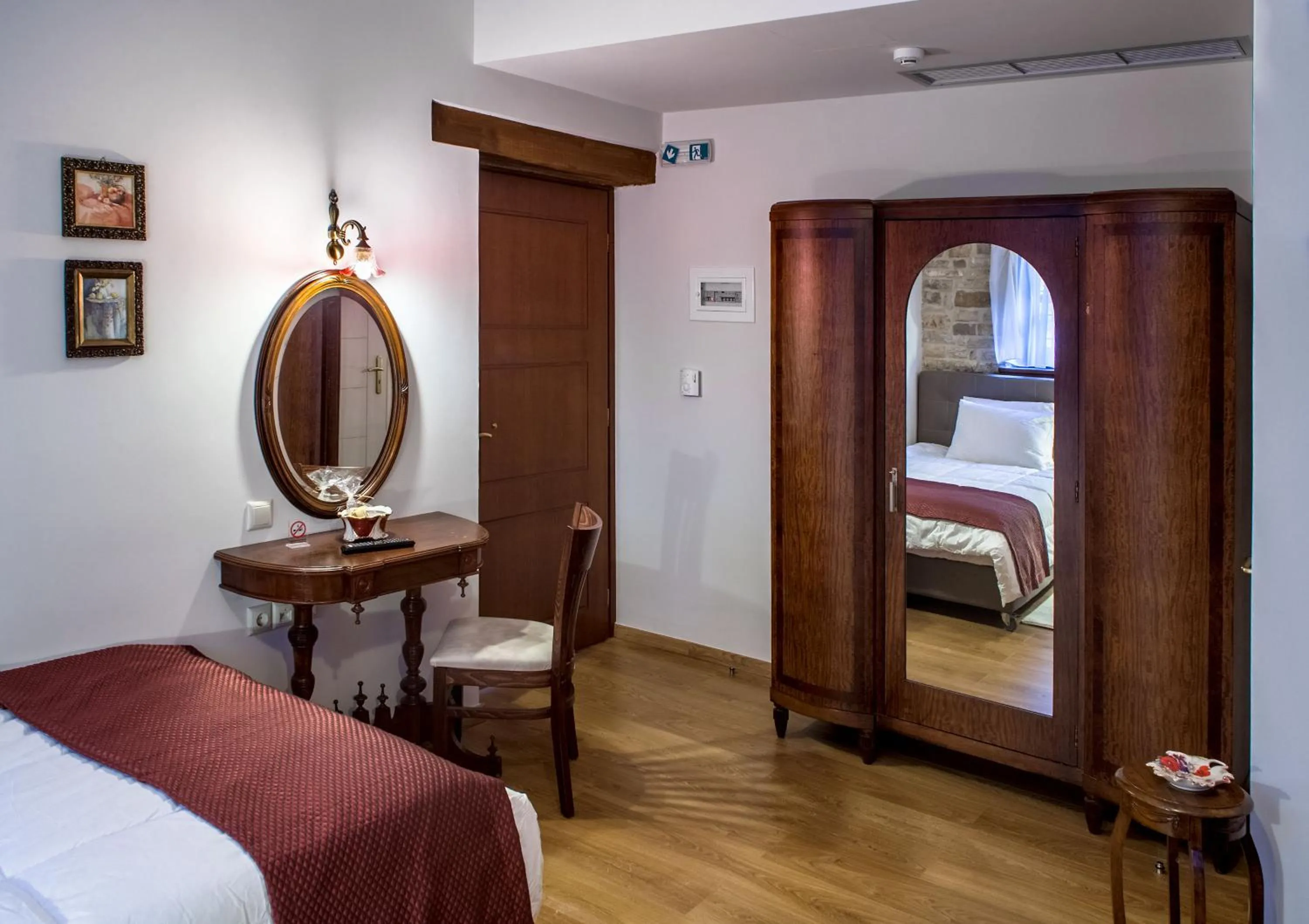 Decorative detail, Bed in Gioraldi Art Hotel