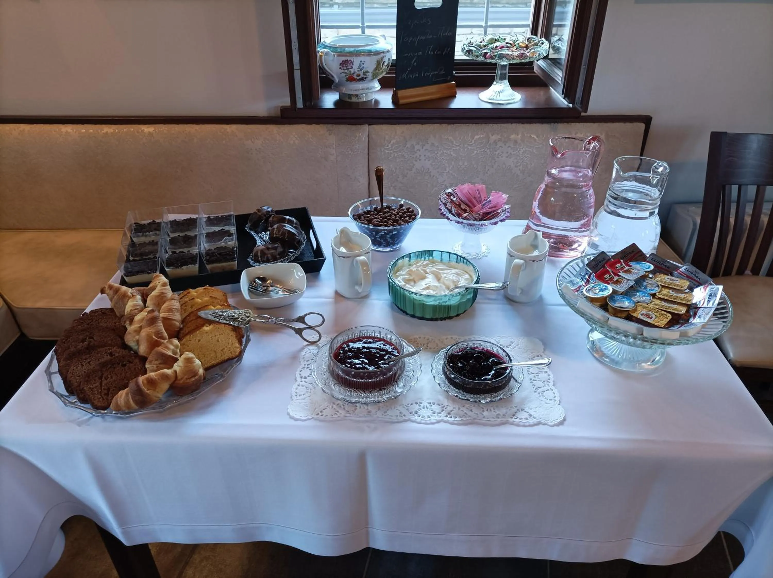 Breakfast in Gioraldi Art Hotel