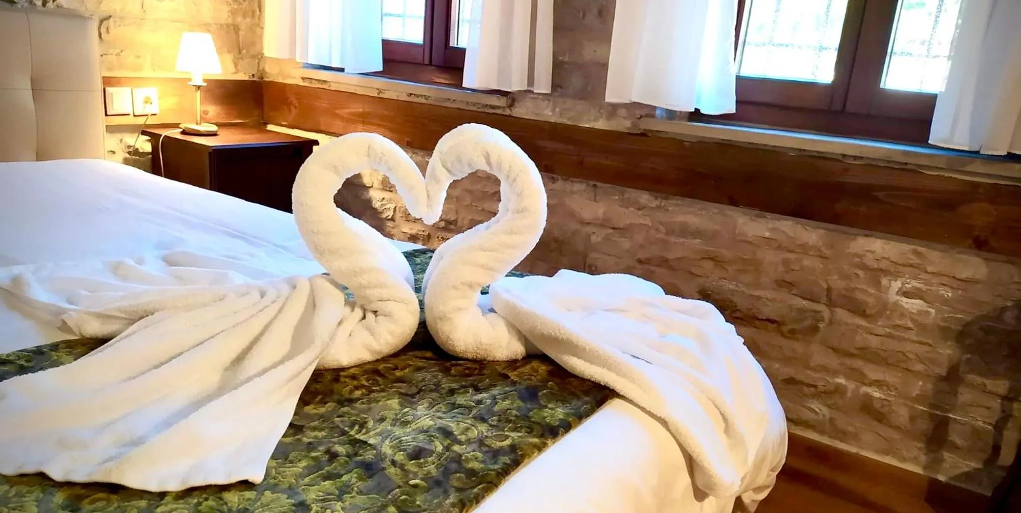 Decorative detail, Bed in Gioraldi Art Hotel