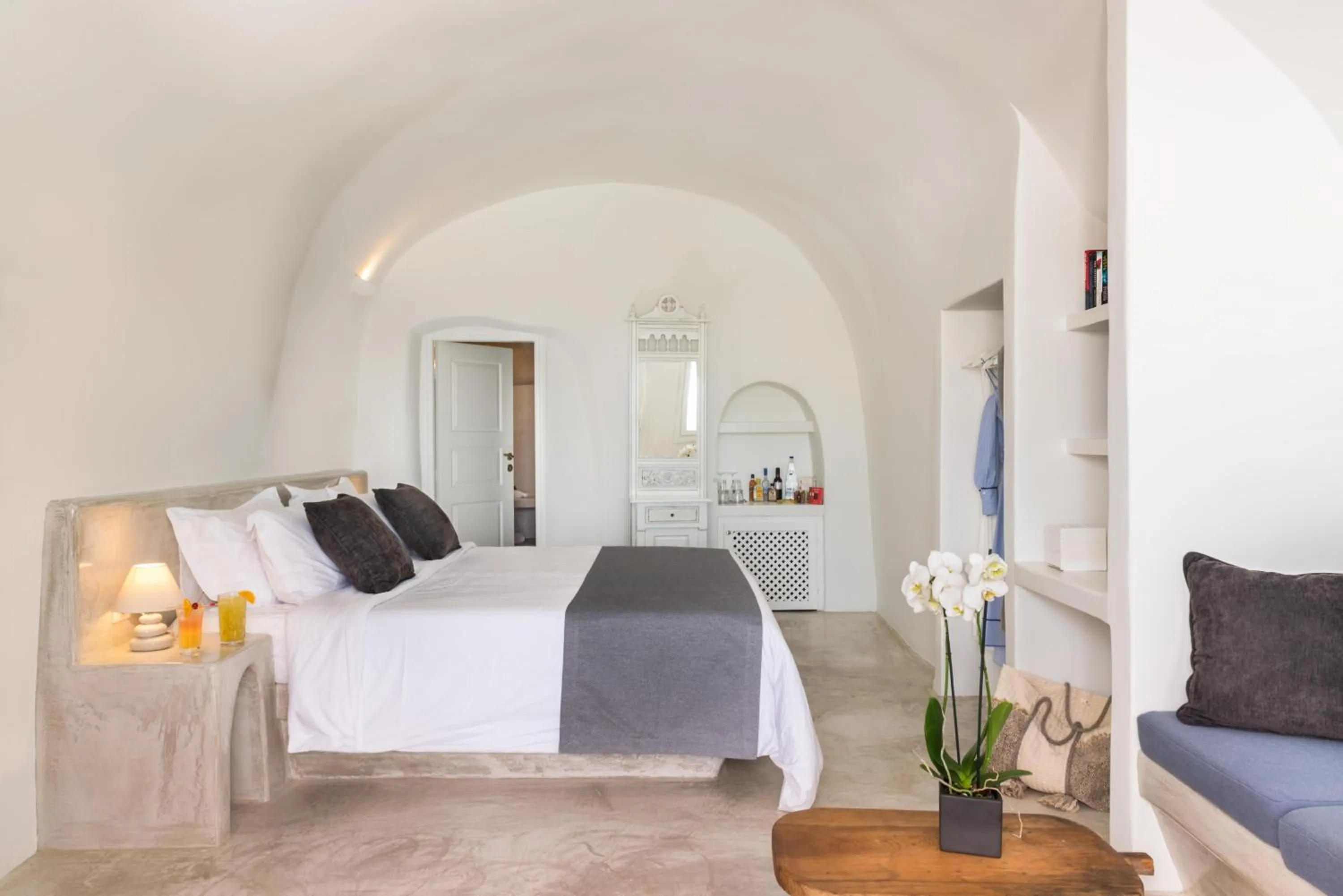 Photo of the whole room in Alta Mare by Andronis