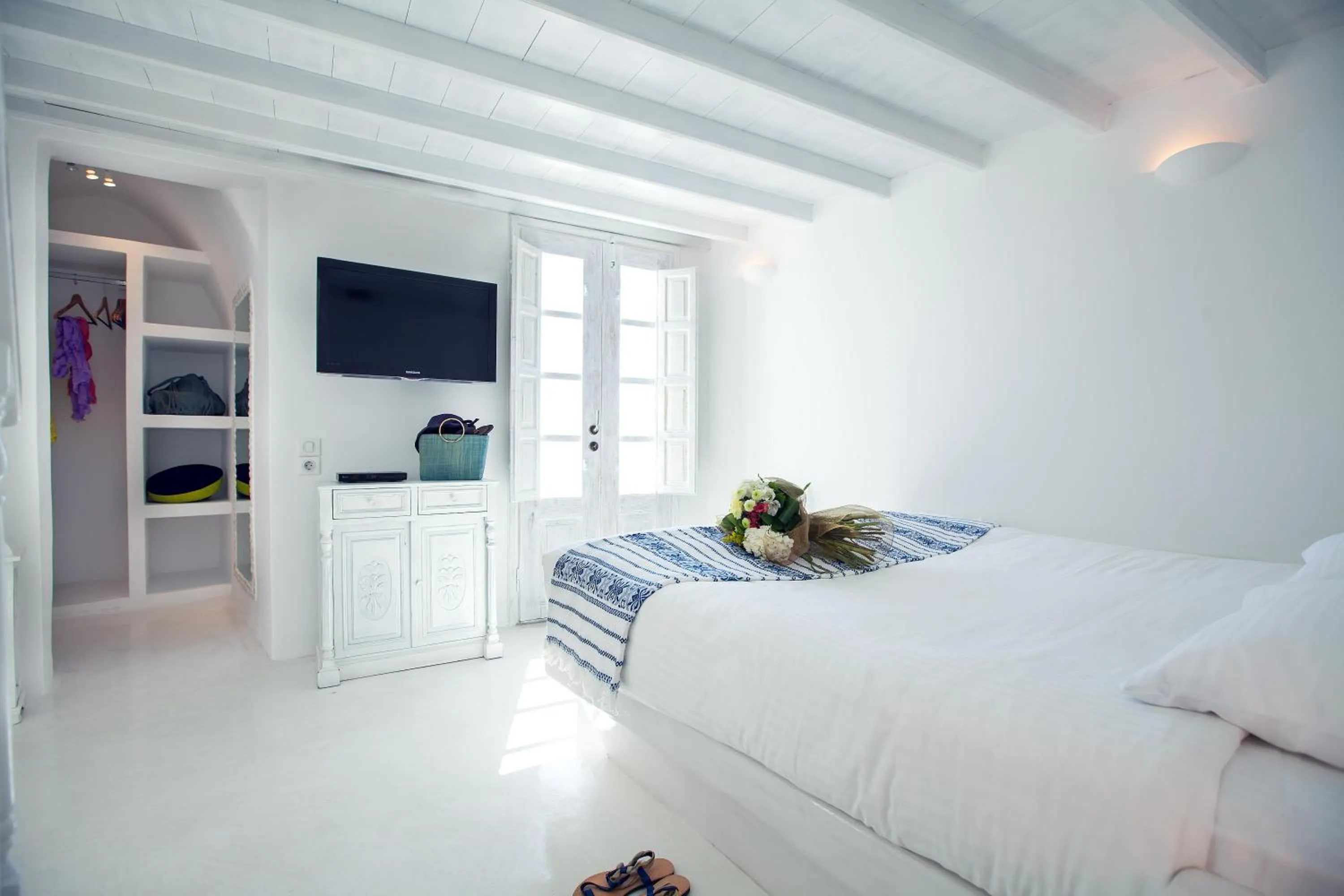 Photo of the whole room in Alta Mare by Andronis