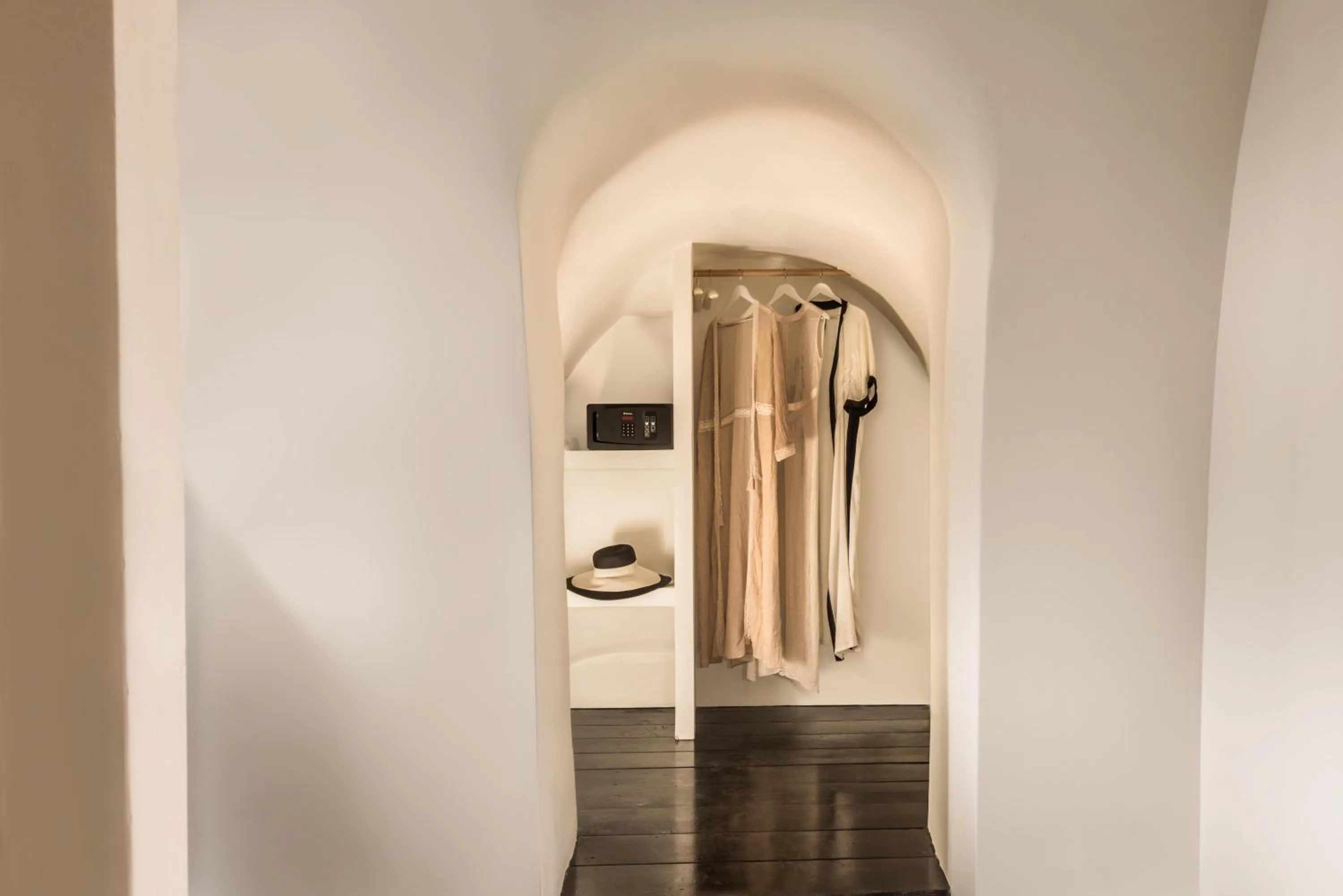 Photo of the whole room in Alta Mare by Andronis