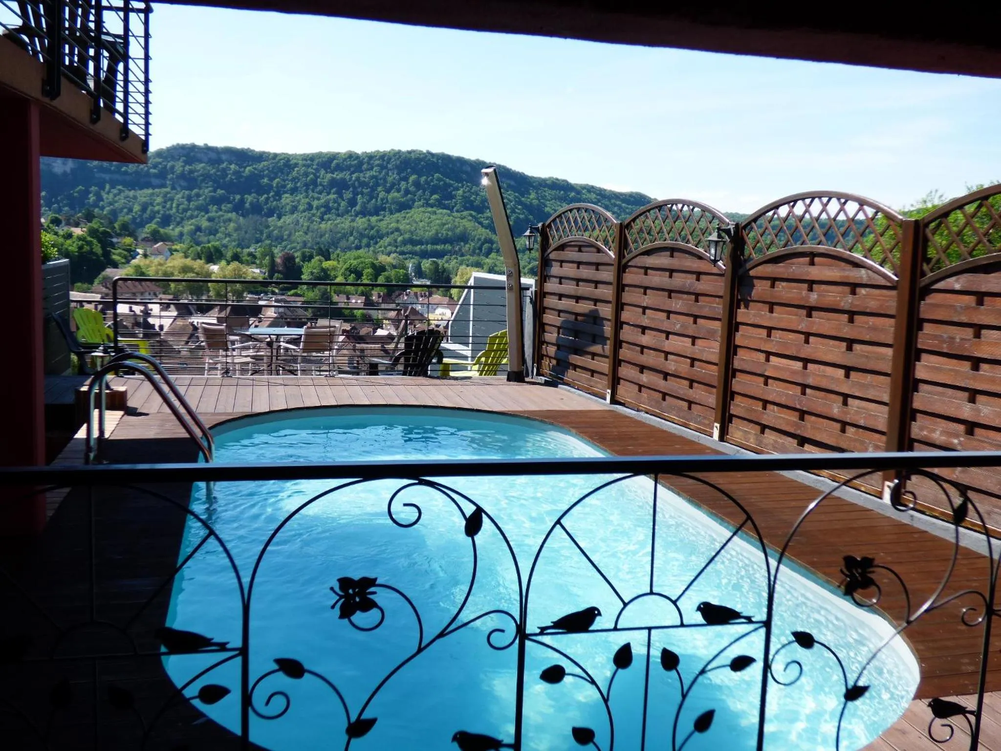 Pool view in La Colline aux Yeux Doubs