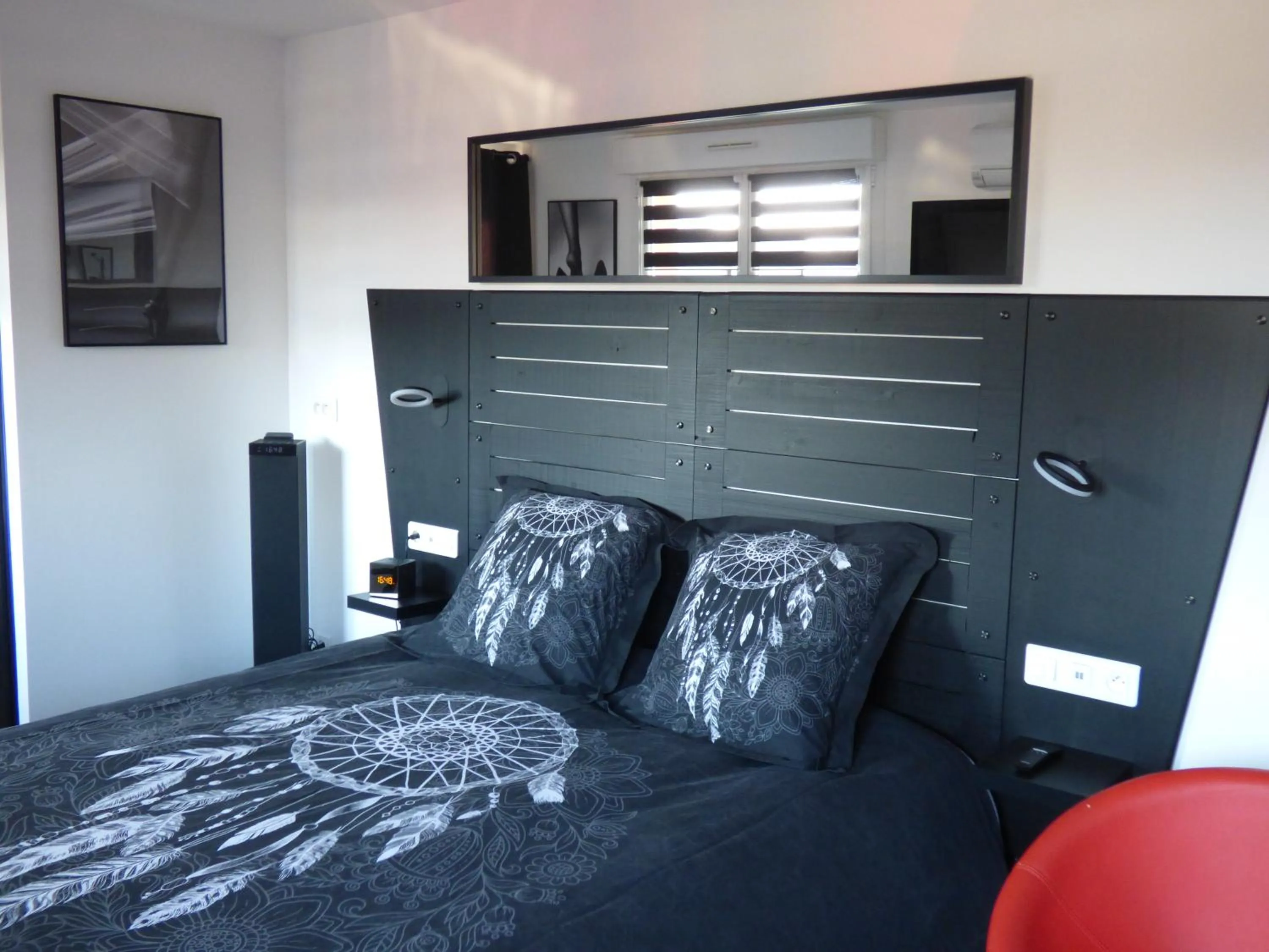 Bedroom, Bed in La Colline aux Yeux Doubs