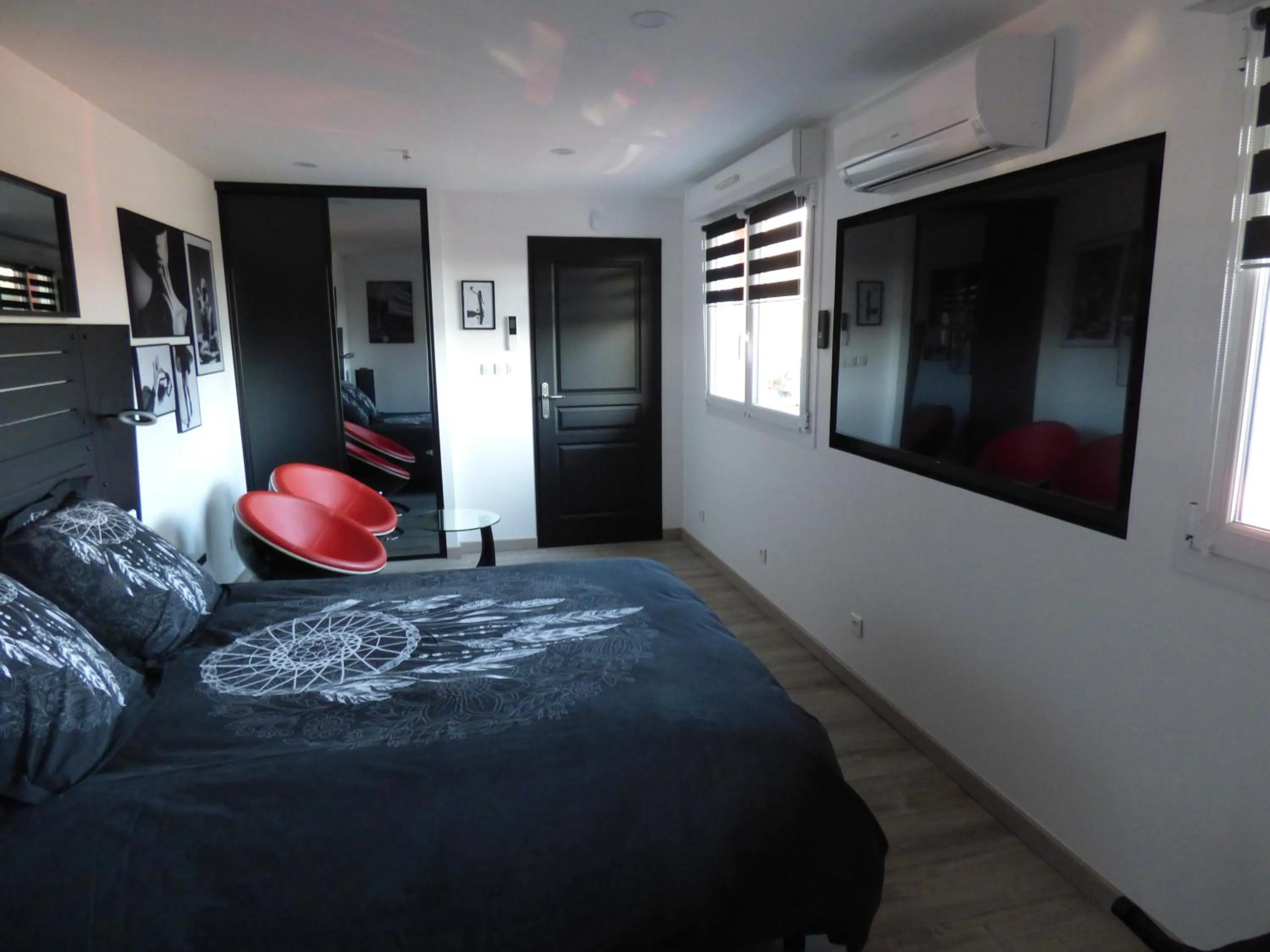 Bedroom, Bed in La Colline aux Yeux Doubs