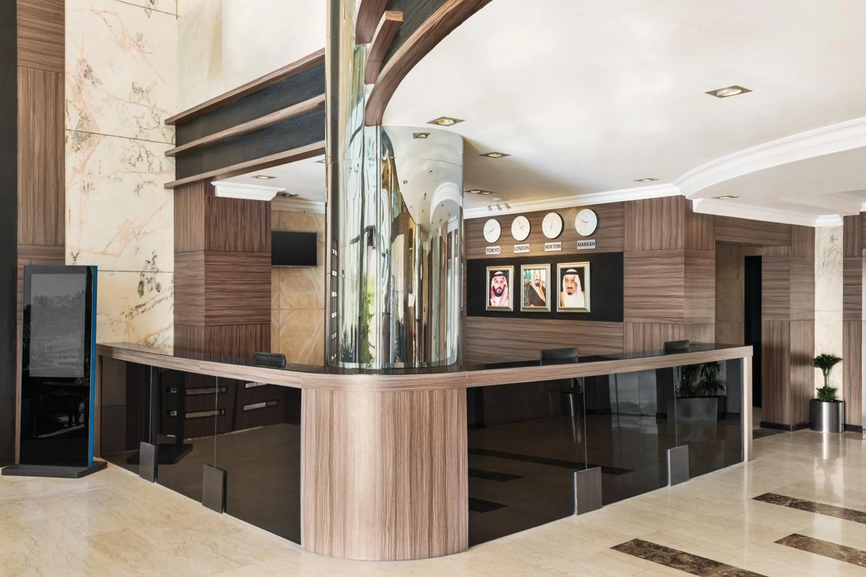 Lobby or reception in Howard Johnson Dammam Hotel