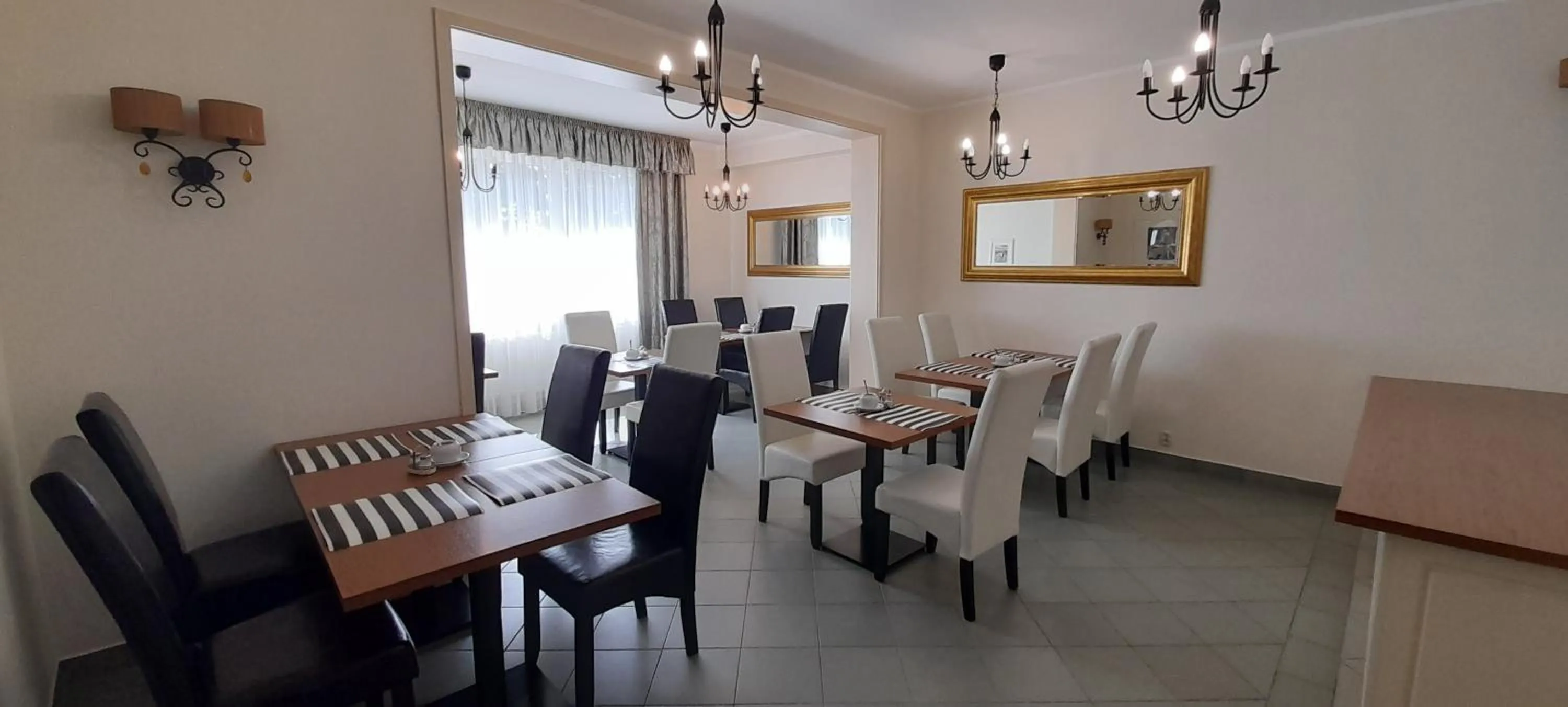 Restaurant/places to eat in Astral