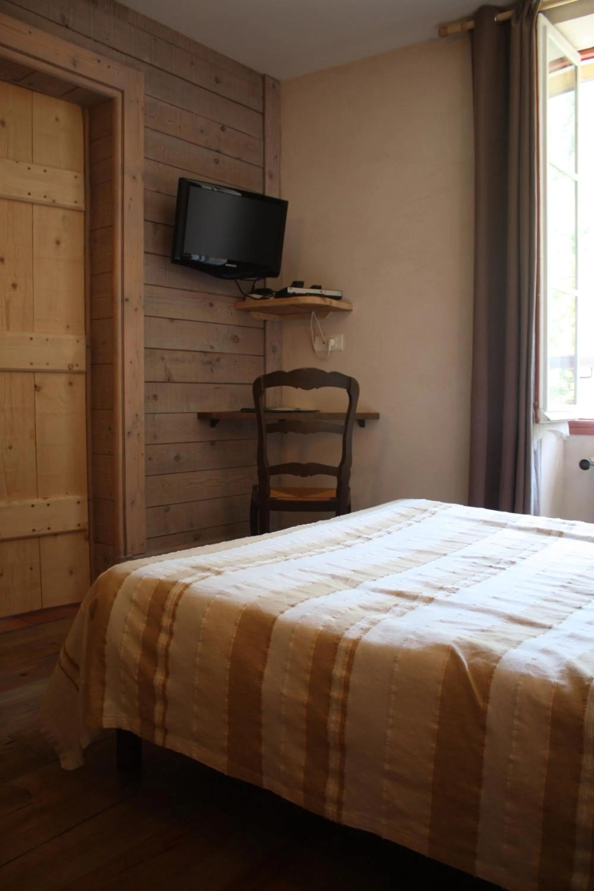 Bed in Hôtel de Valdeblore