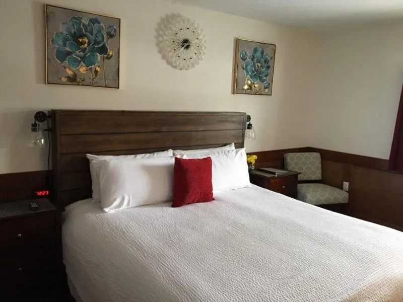 Bed in Atlantic Coast Inn