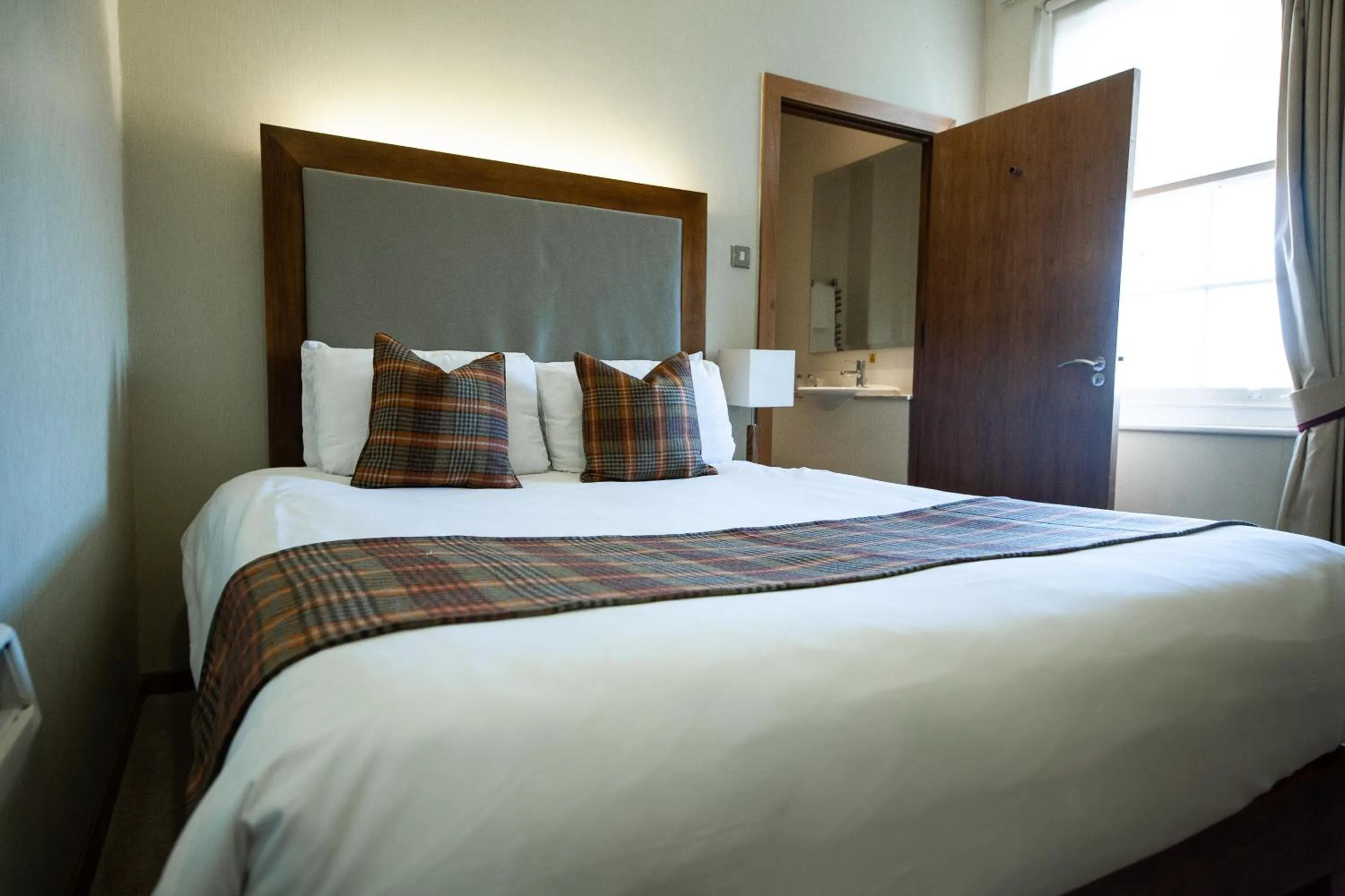 Bedroom, Bed in Berwick Manor Hotel