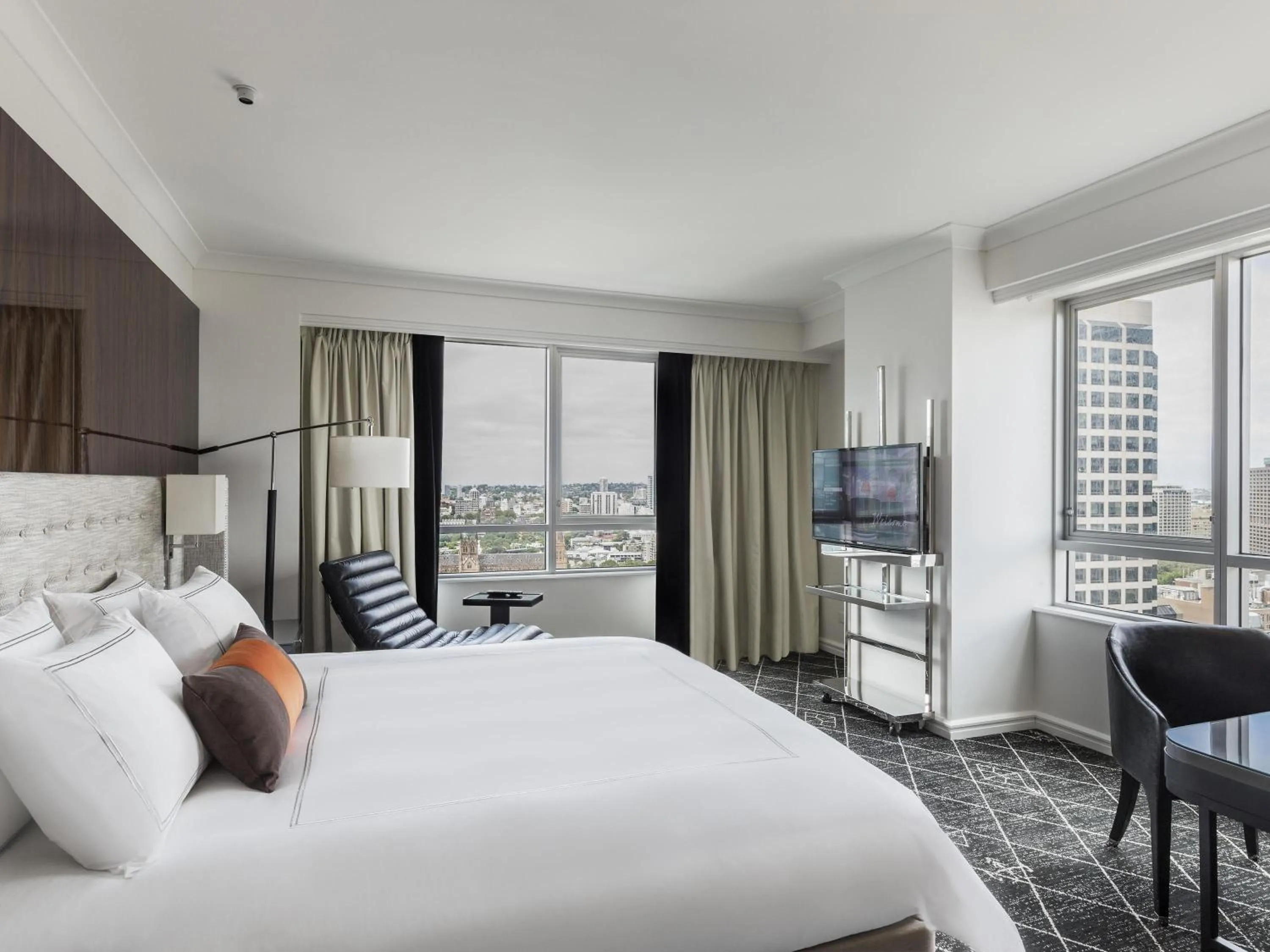 Bedroom, Bed in Swissotel Sydney
