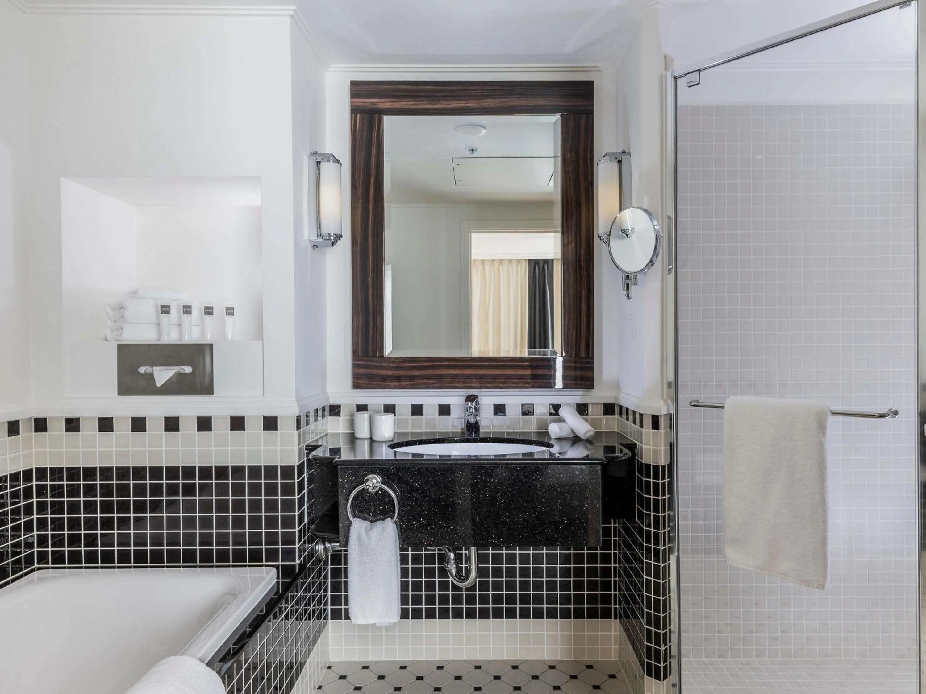 Shower in Swissotel Sydney