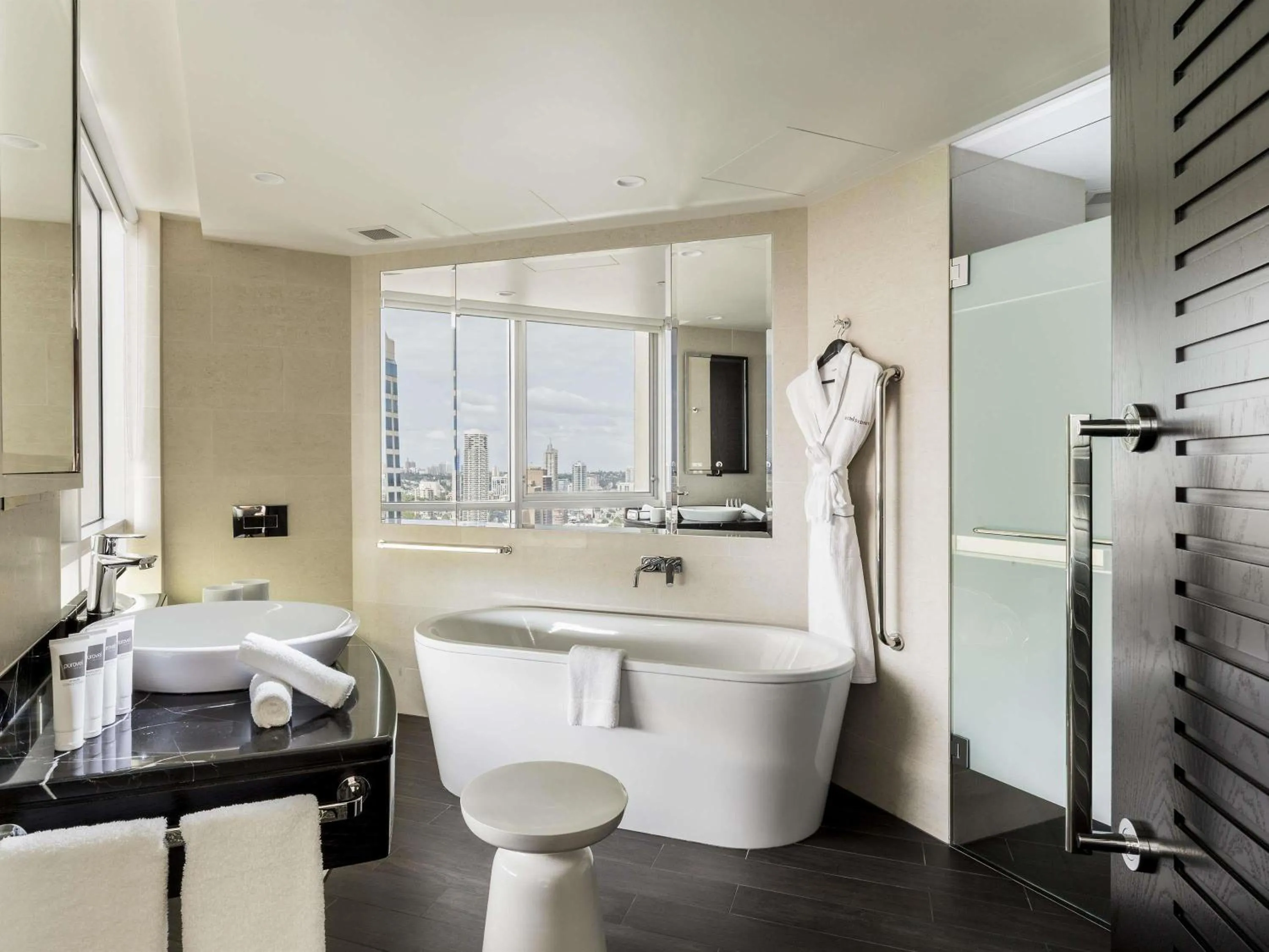 Shower in Swissotel Sydney