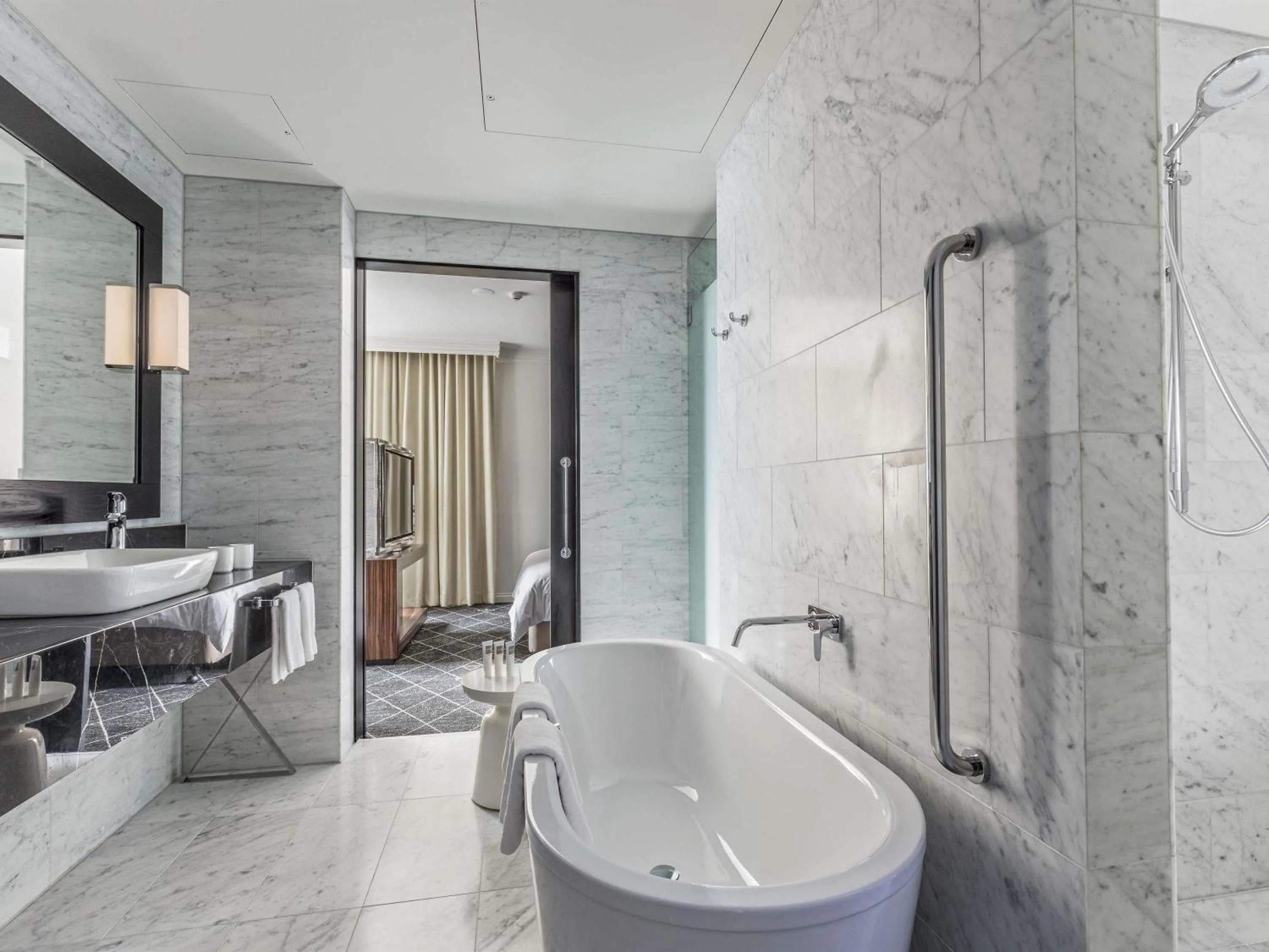 Shower in Swissotel Sydney