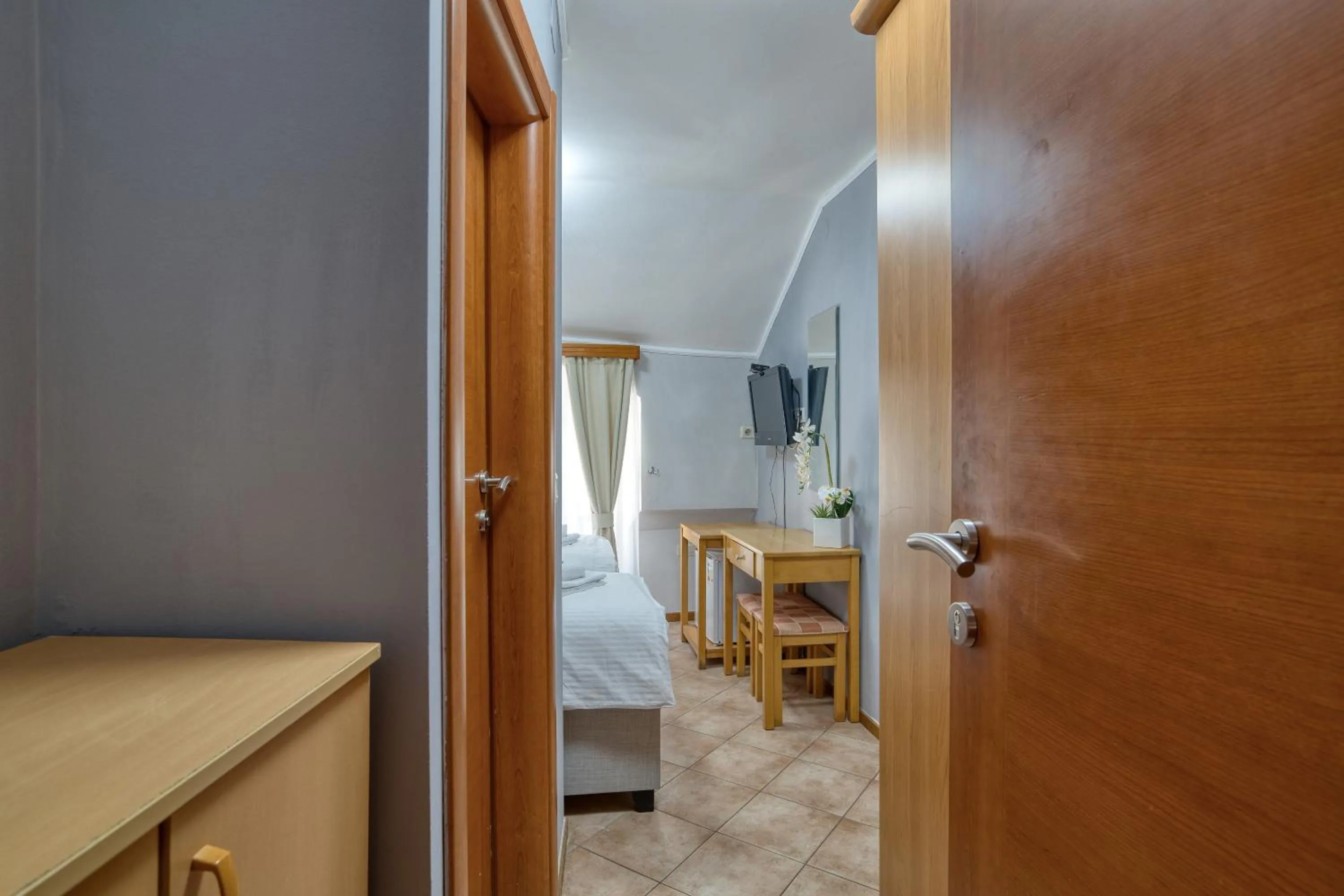 Text overlay in Hotel Rendez Vous