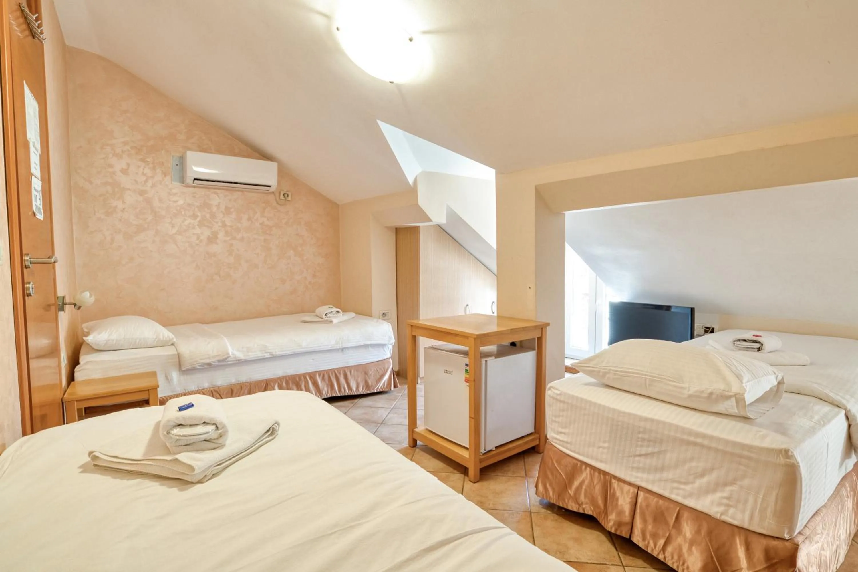 Text overlay, Bed in Hotel Rendez Vous