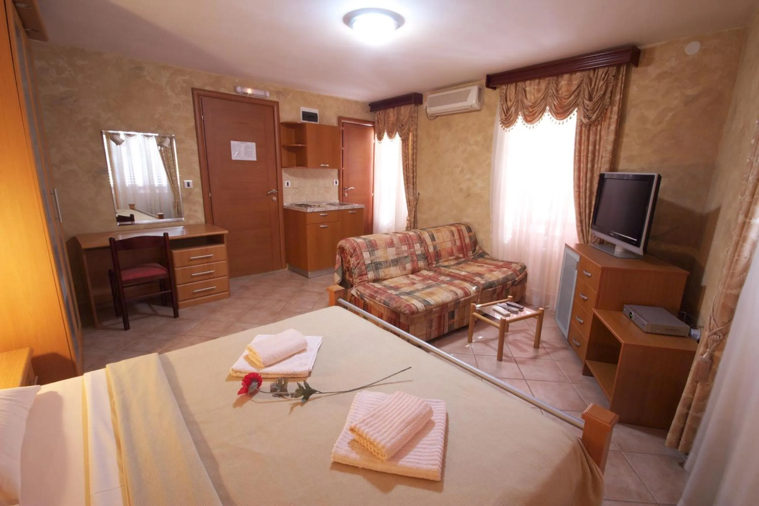 Photo of the whole room, Bed in Hotel Rendez Vous