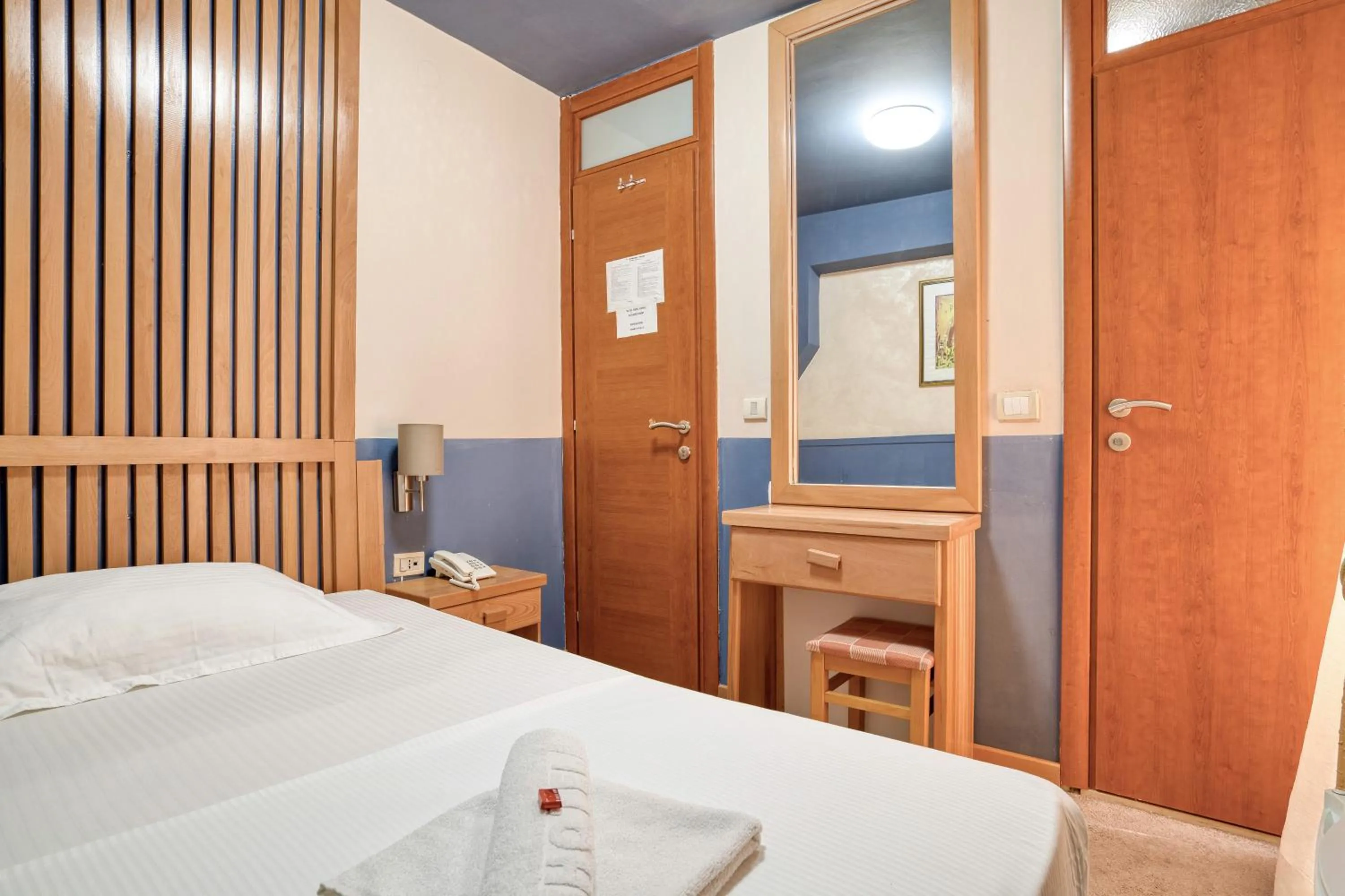 View (from property/room), Bed in Hotel Rendez Vous