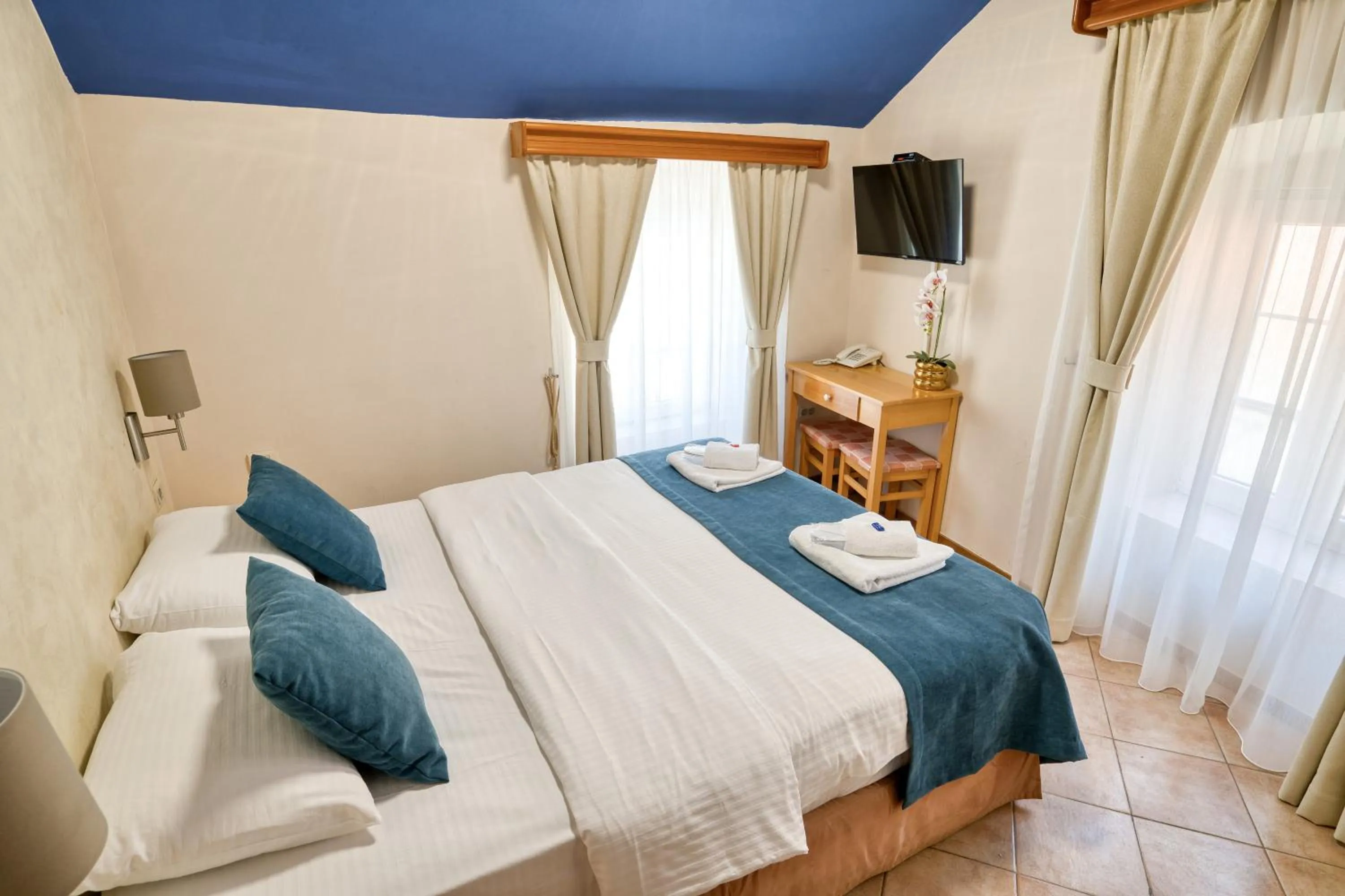 Text overlay, Bed in Hotel Rendez Vous