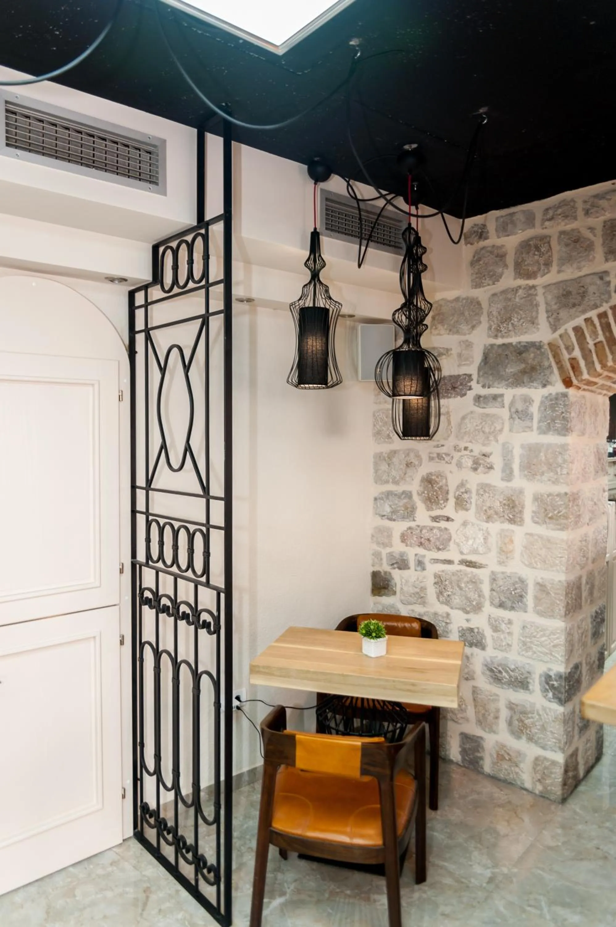 Restaurant/places to eat in Hotel Rendez Vous