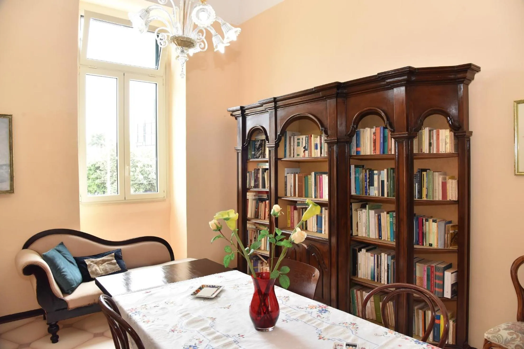 Decorative detail in Rosaria Suite & Rooms