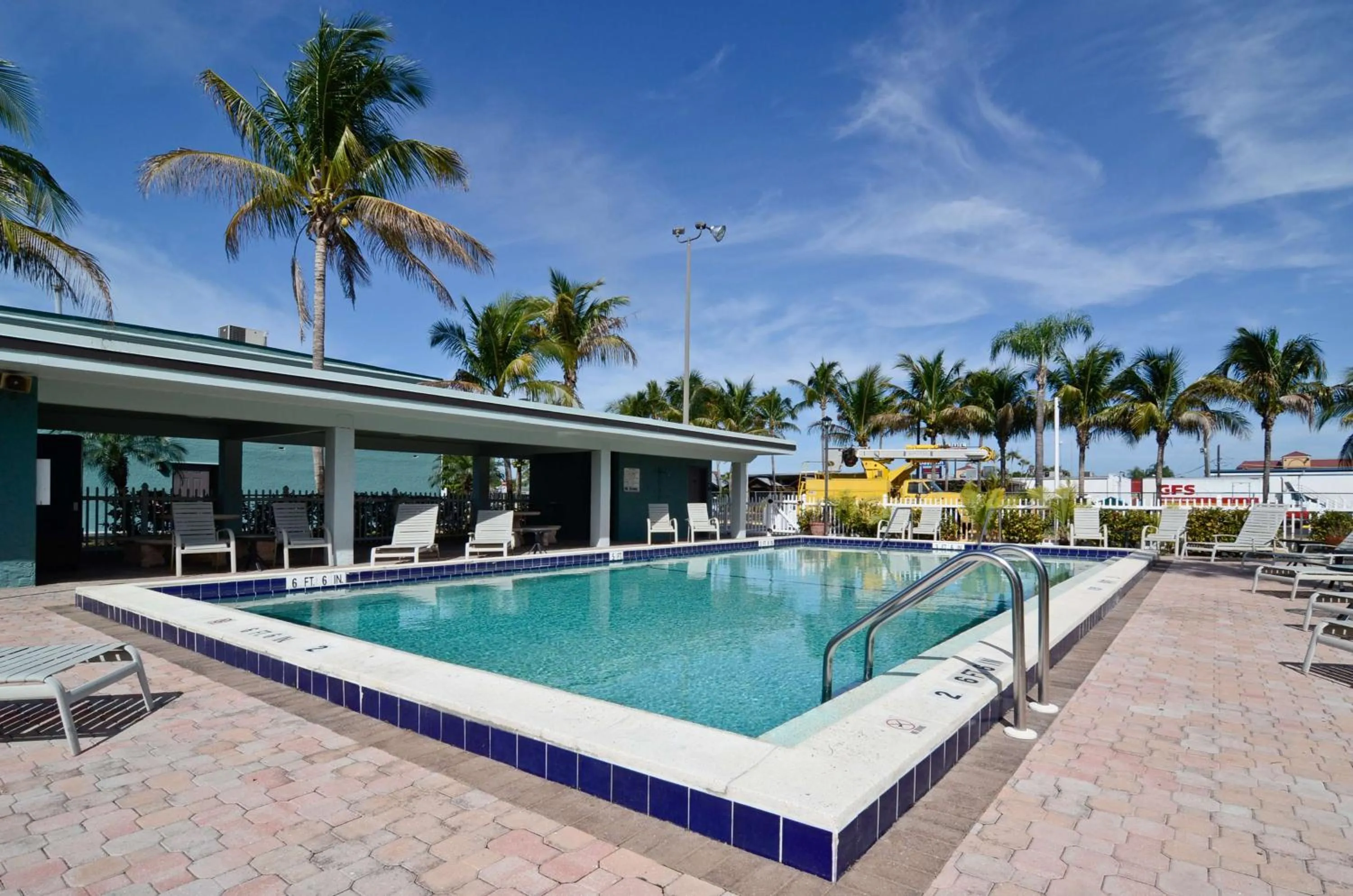 Swimming pool in Americas Best Value Inn Fort Myers
