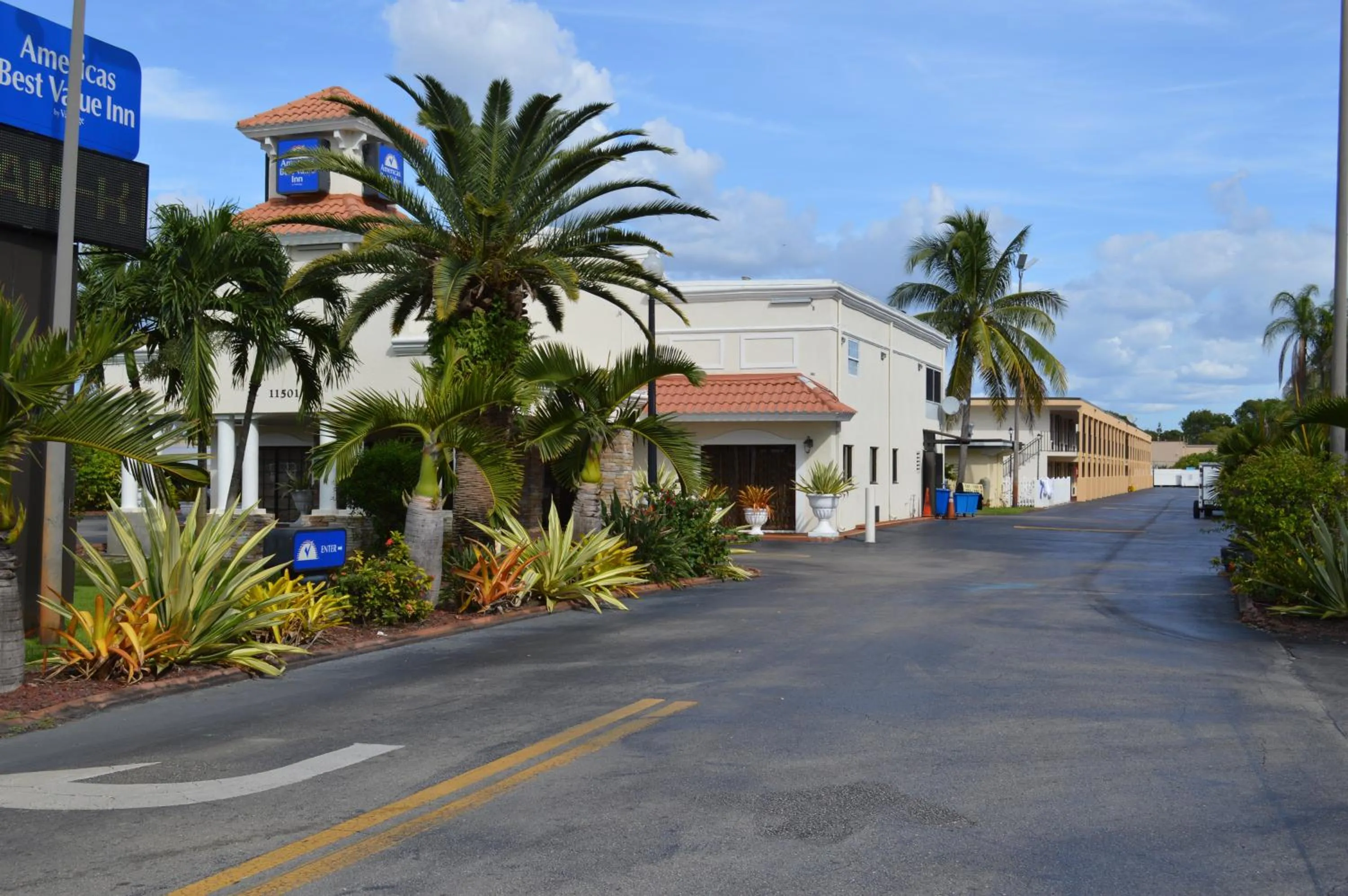 Facade/entrance in Americas Best Value Inn Fort Myers