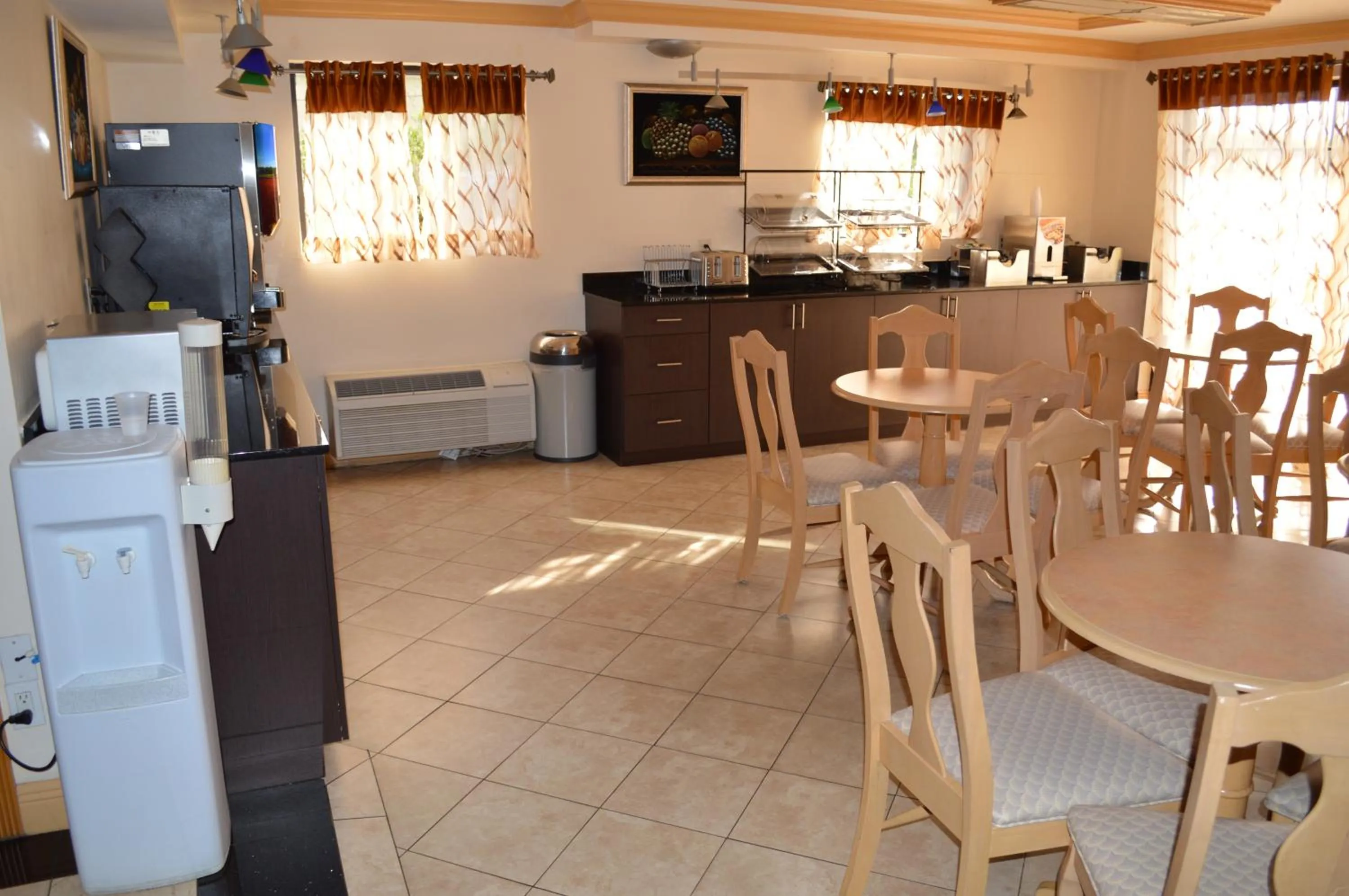 Continental breakfast in Americas Best Value Inn Fort Myers