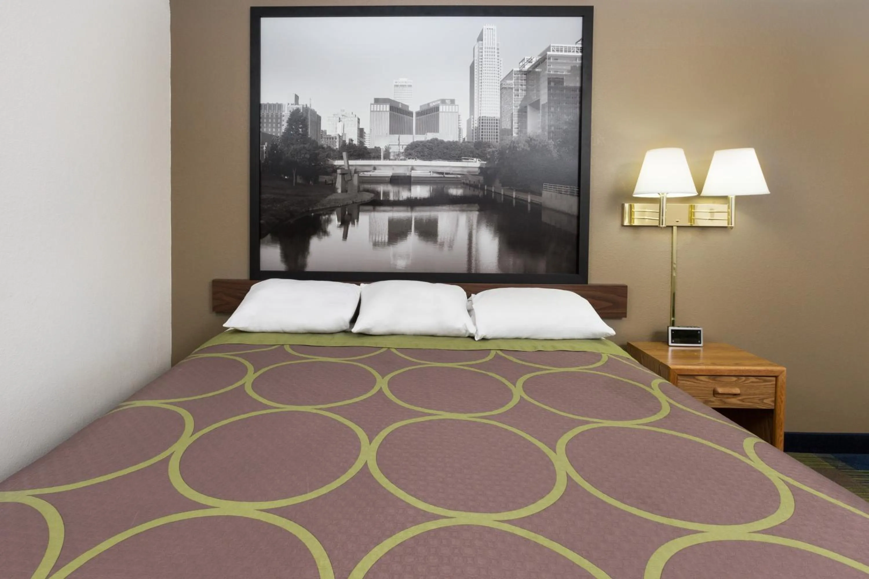 Bedroom, Bed in Super 8 by Wyndham Columbus