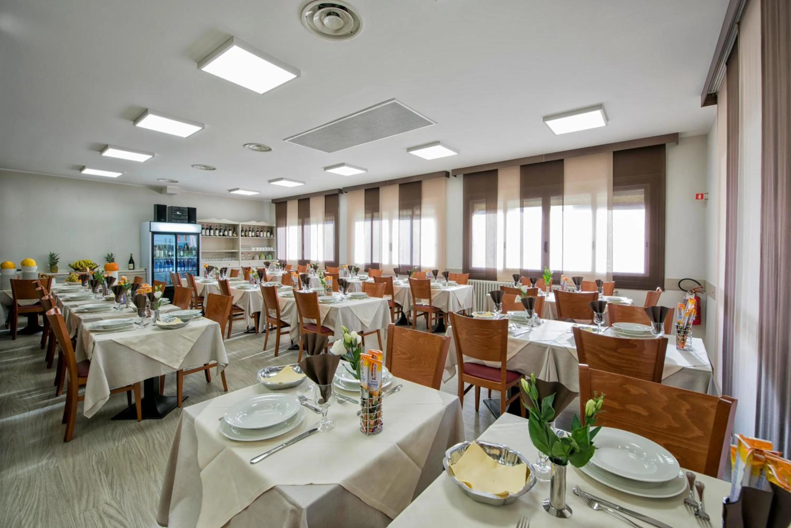 Restaurant/places to eat in Hotel Candido