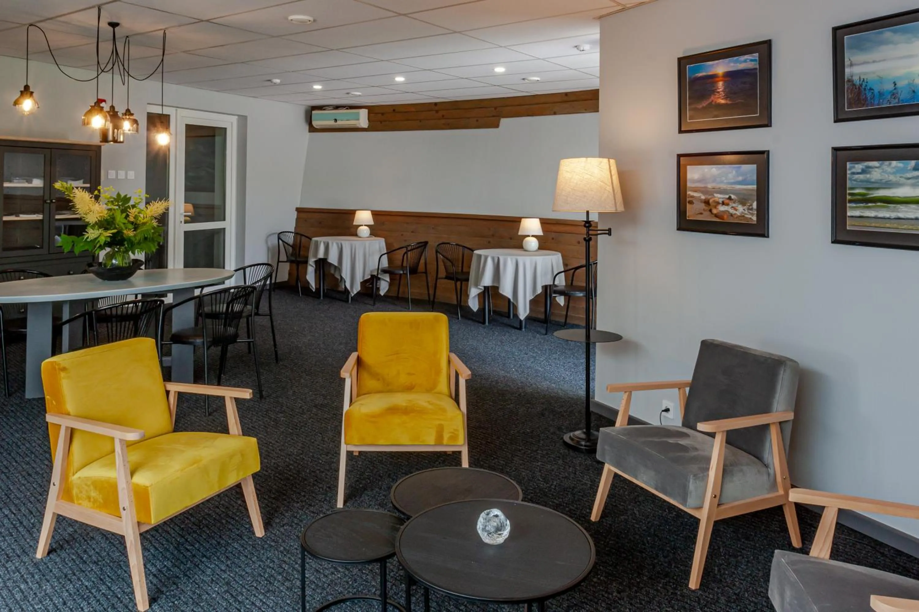 Communal lounge/ TV room in Boutique Hotel Roja