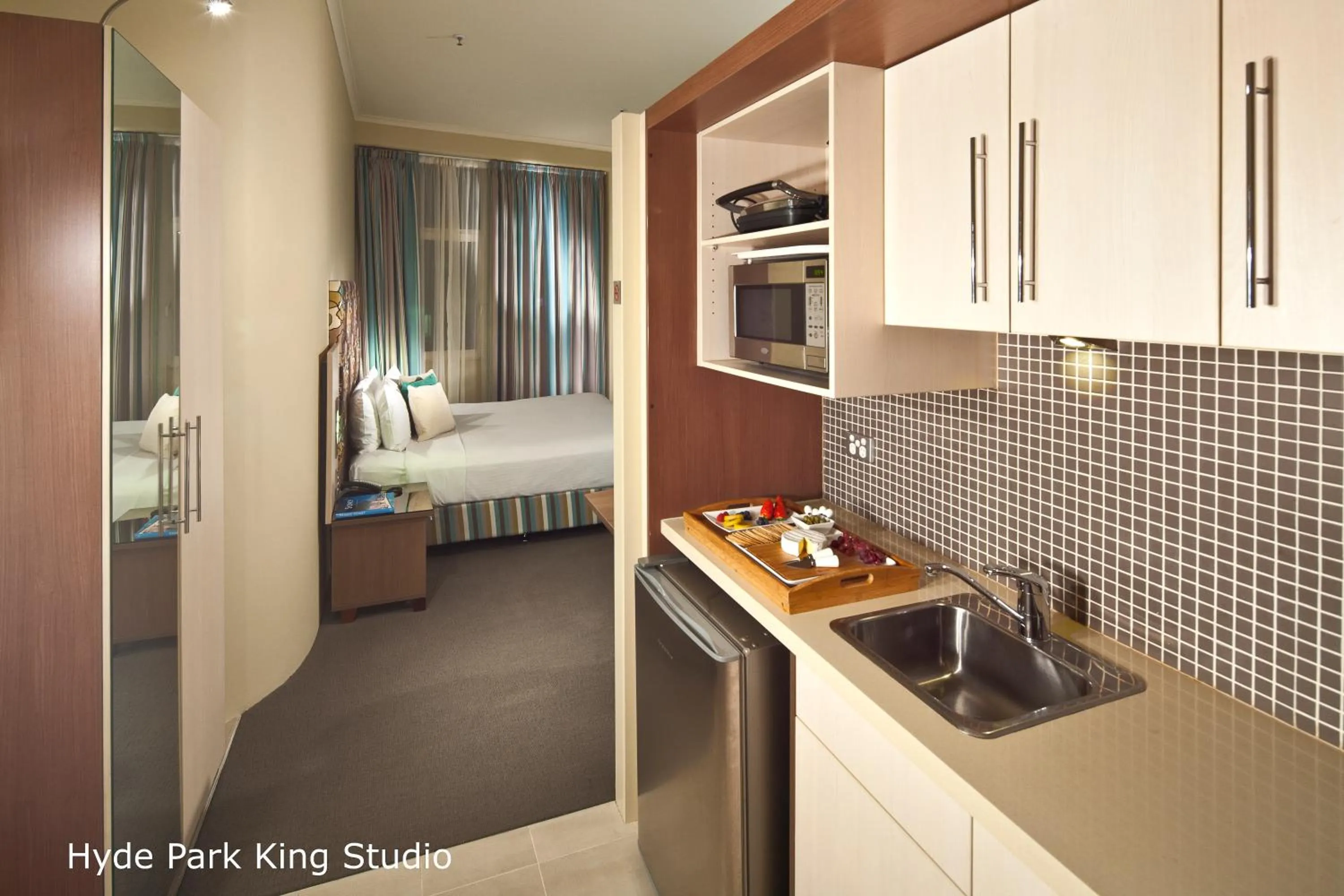 Kitchen or kitchenette, Bed in Best Western Plus Hotel Stellar