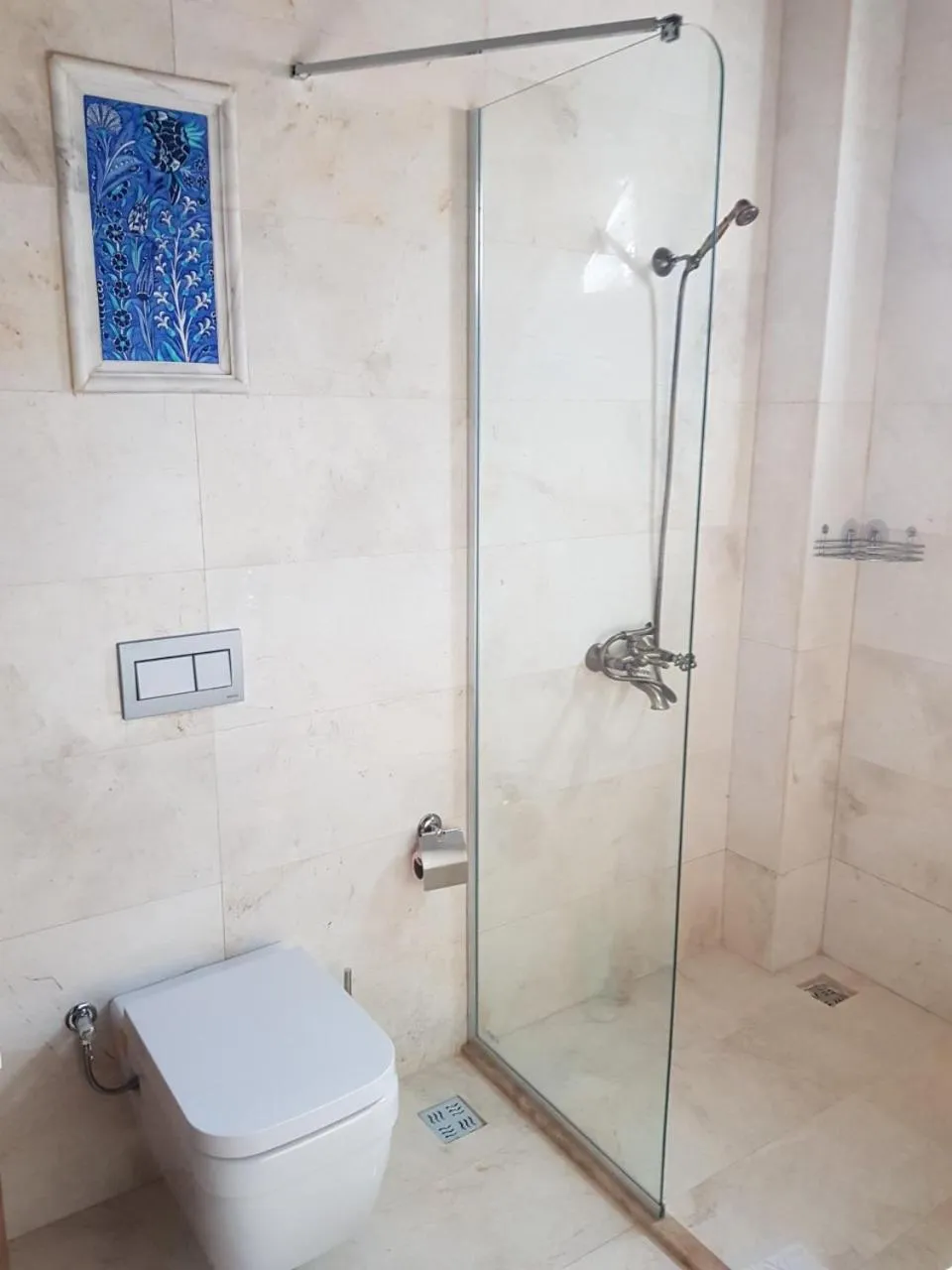 Shower in Vineyard Cave Hotel