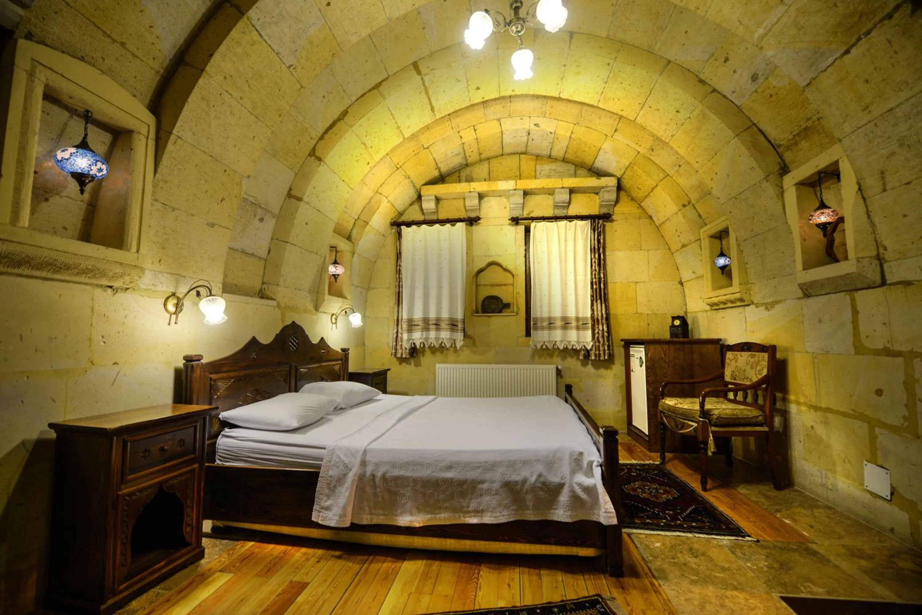 Bedroom, Bed in Vineyard Cave Hotel