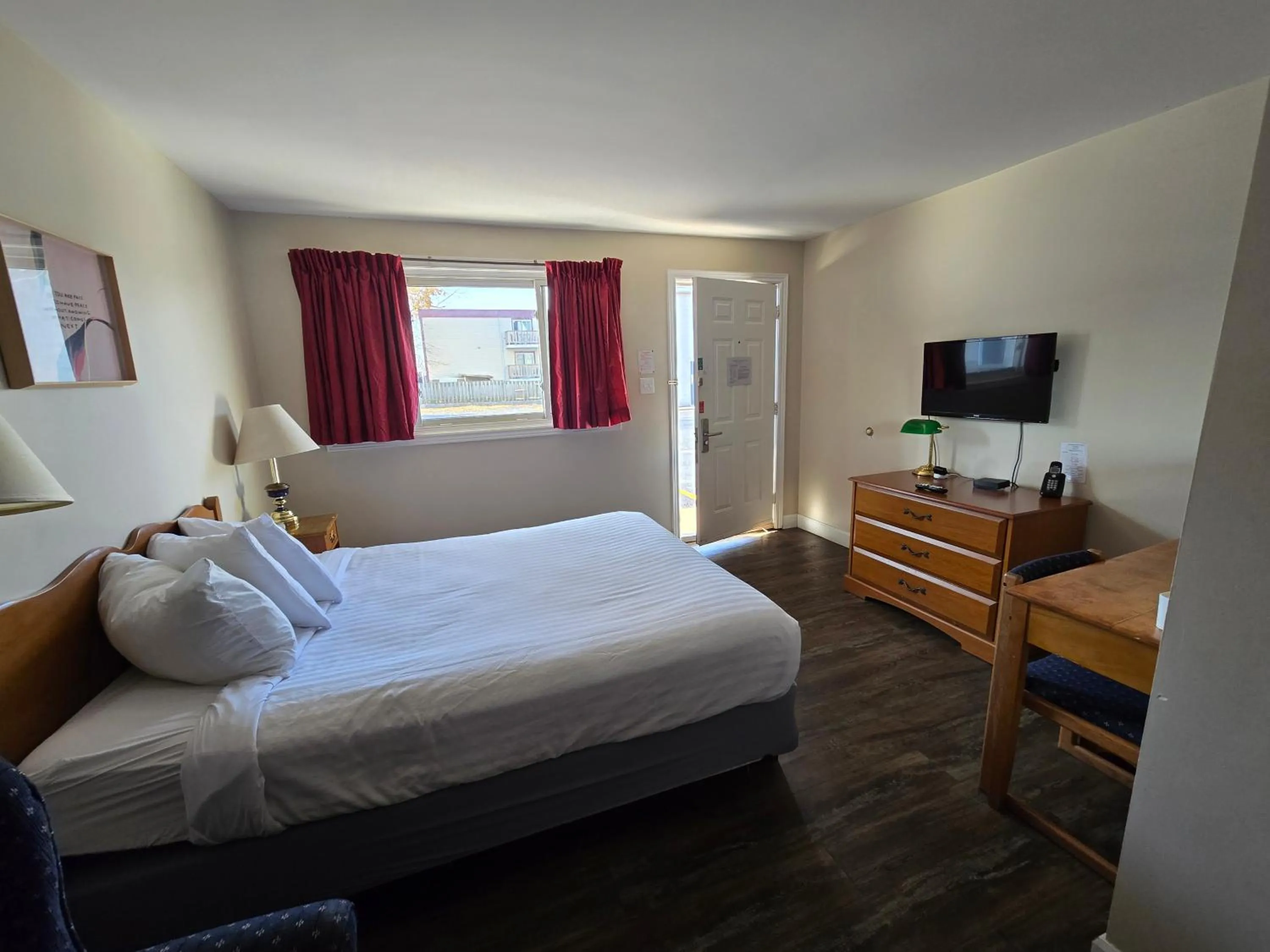 Bed in Travelodge by Wyndham Port Elgin